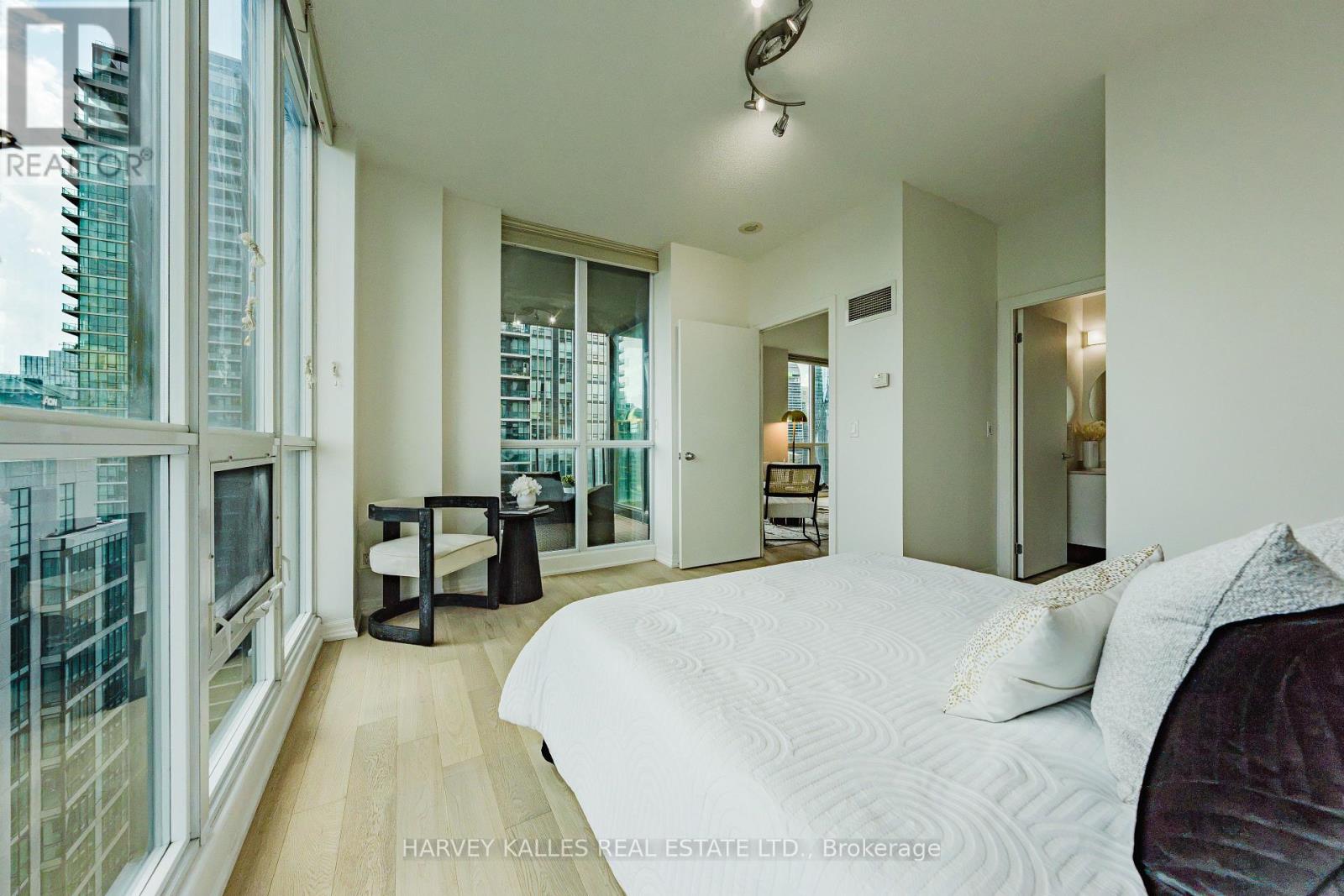 3211 - 16 Yonge Street Property Photo 18
