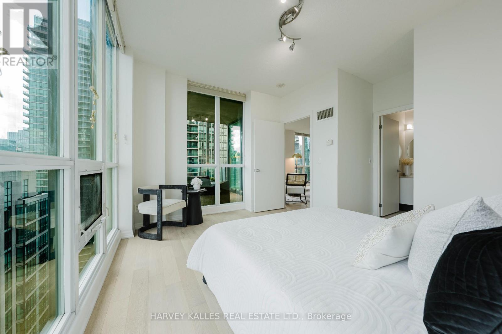 3211 - 16 Yonge Street Property Photo 19