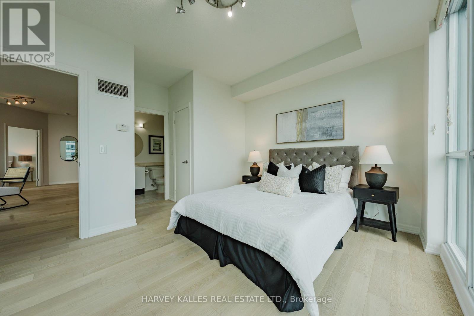 3211 - 16 Yonge Street Property Photo 20