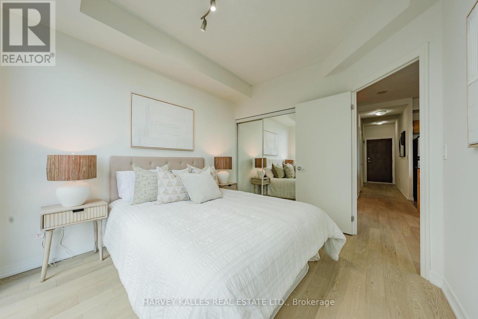 3211 - 16 Yonge Street Property Photo 24
