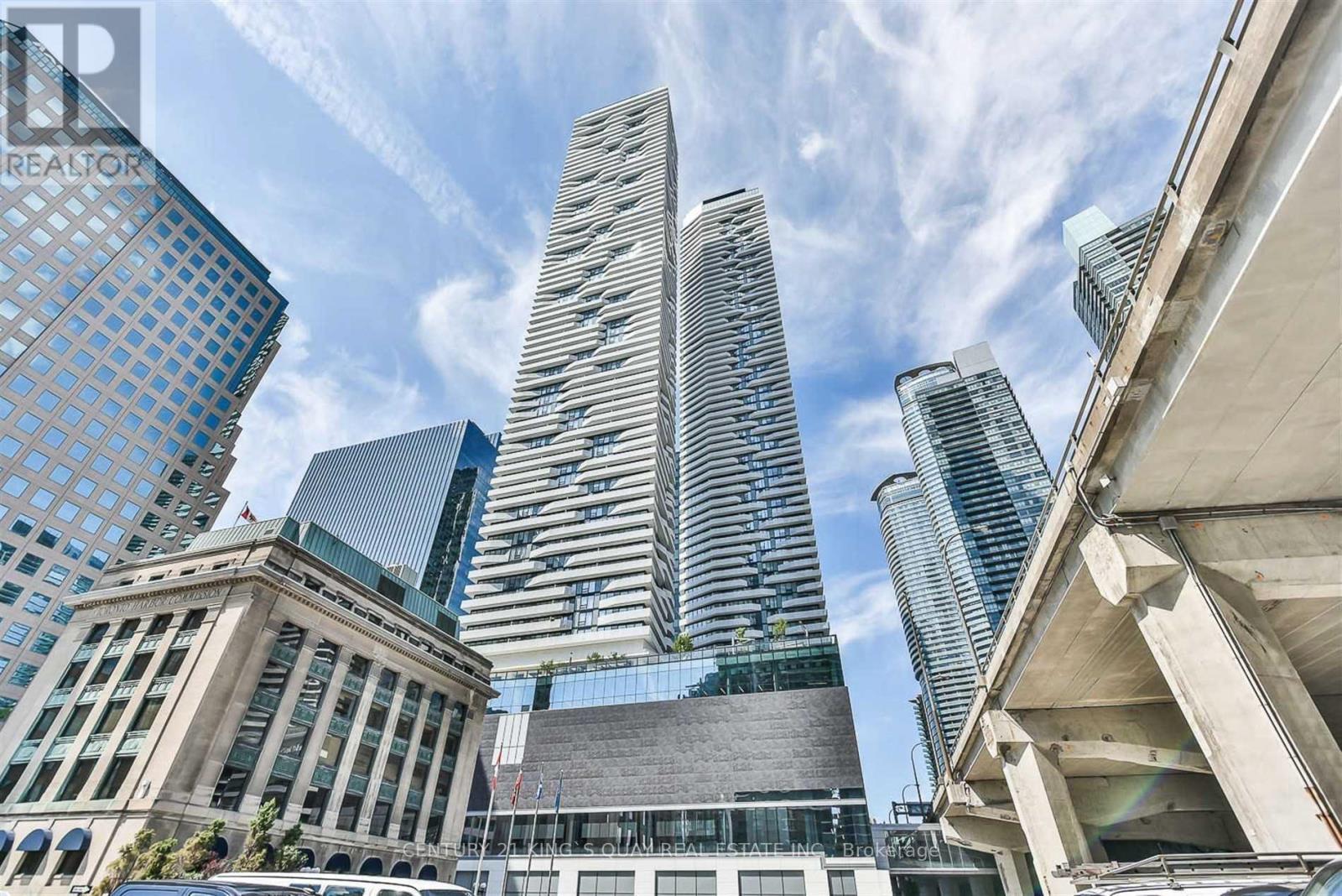 6802 - 88 Harbour Street Property Photo 1