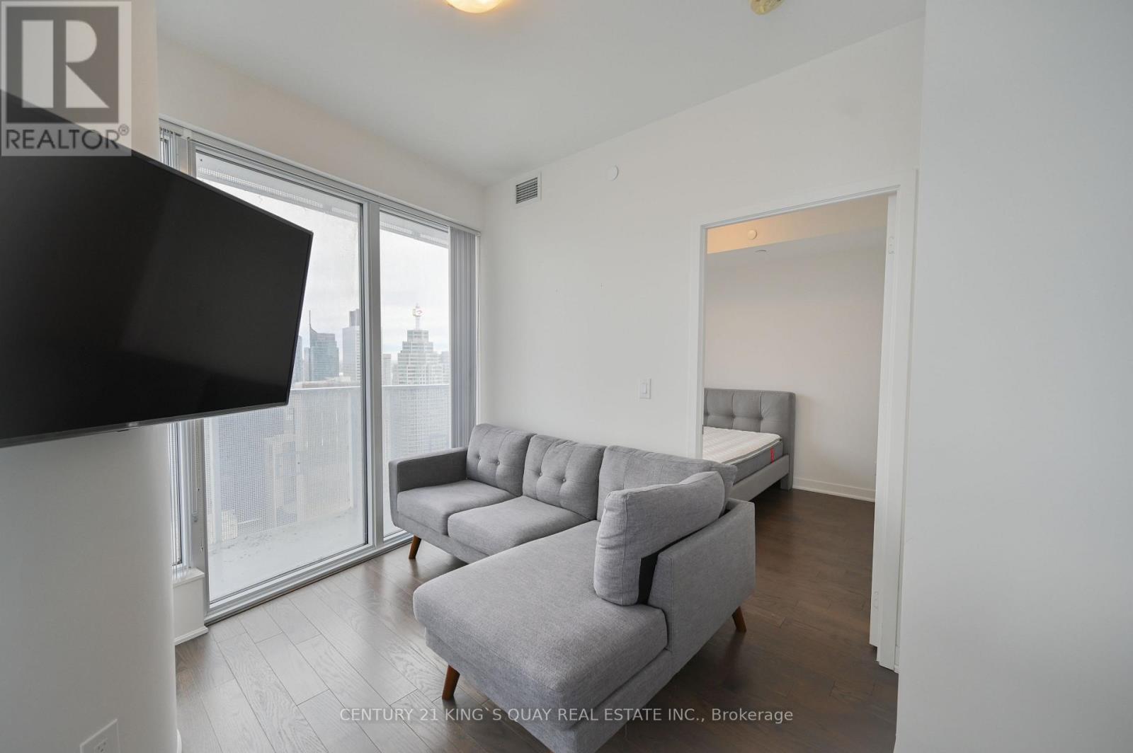 6802 - 88 Harbour Street Property Photo 6