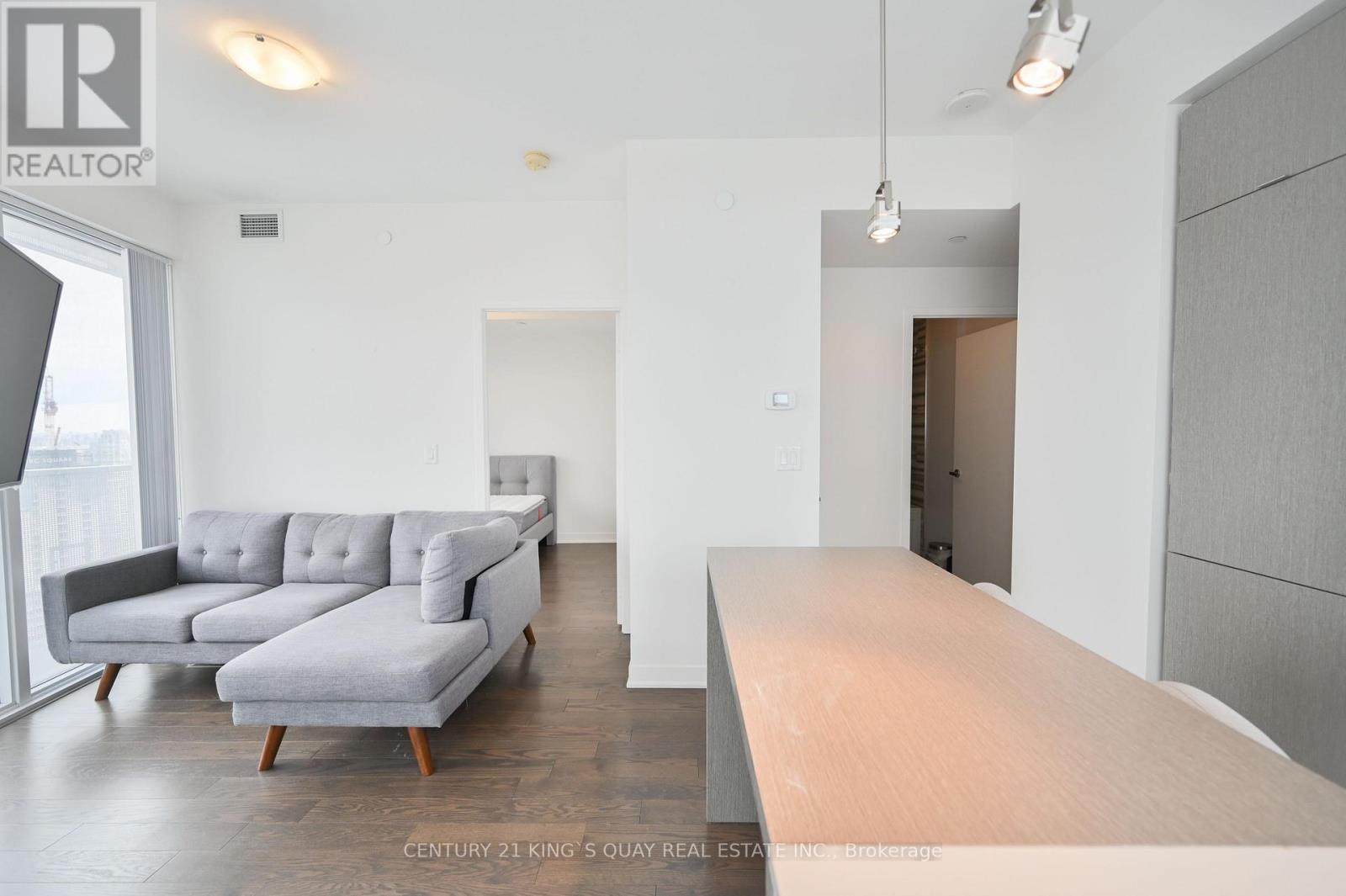 6802 - 88 Harbour Street Property Photo 7