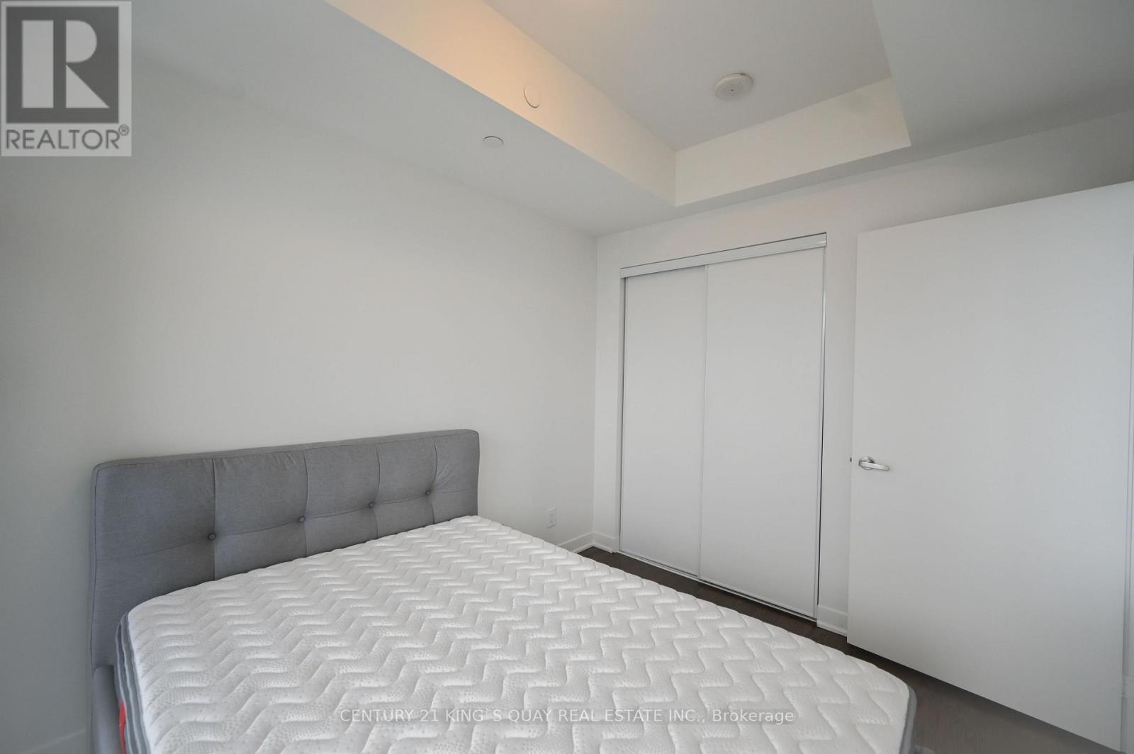 6802 - 88 Harbour Street Property Photo 12