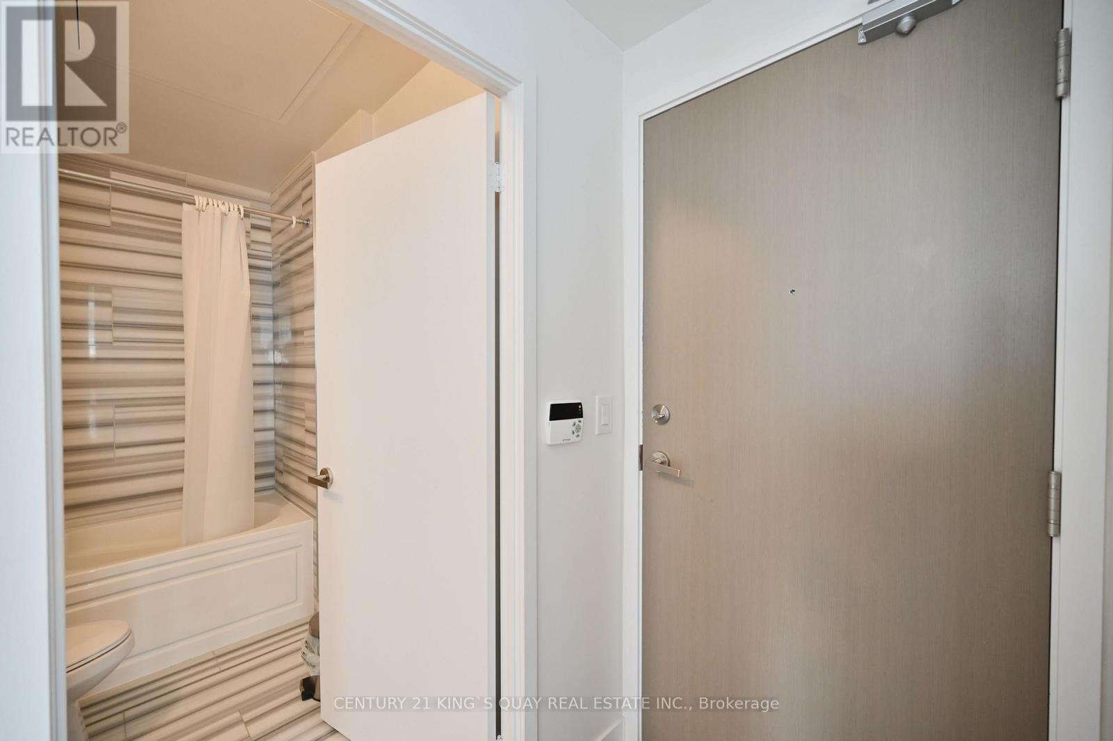 6802 - 88 Harbour Street Property Photo 13