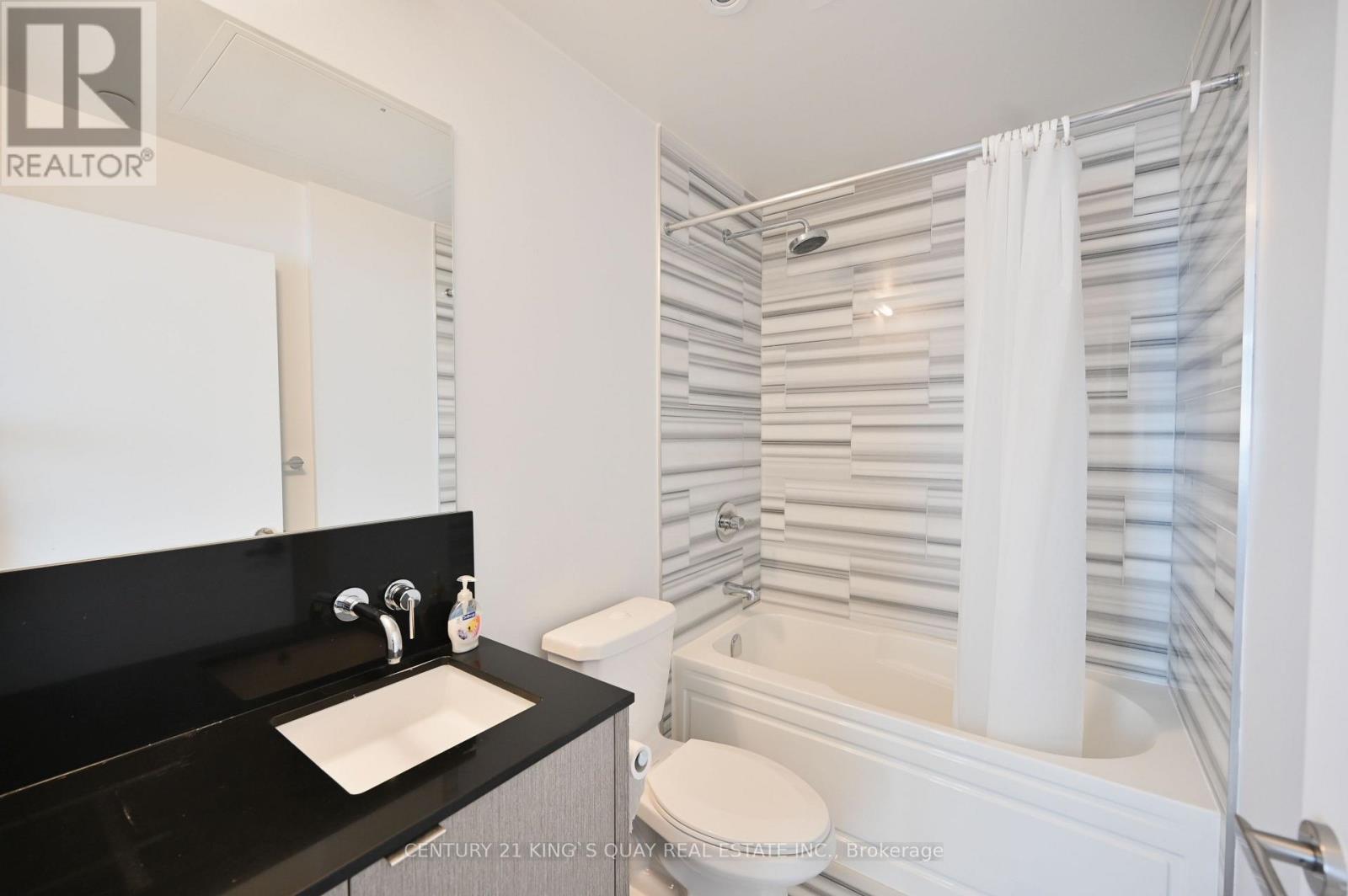 6802 - 88 Harbour Street Property Photo 14