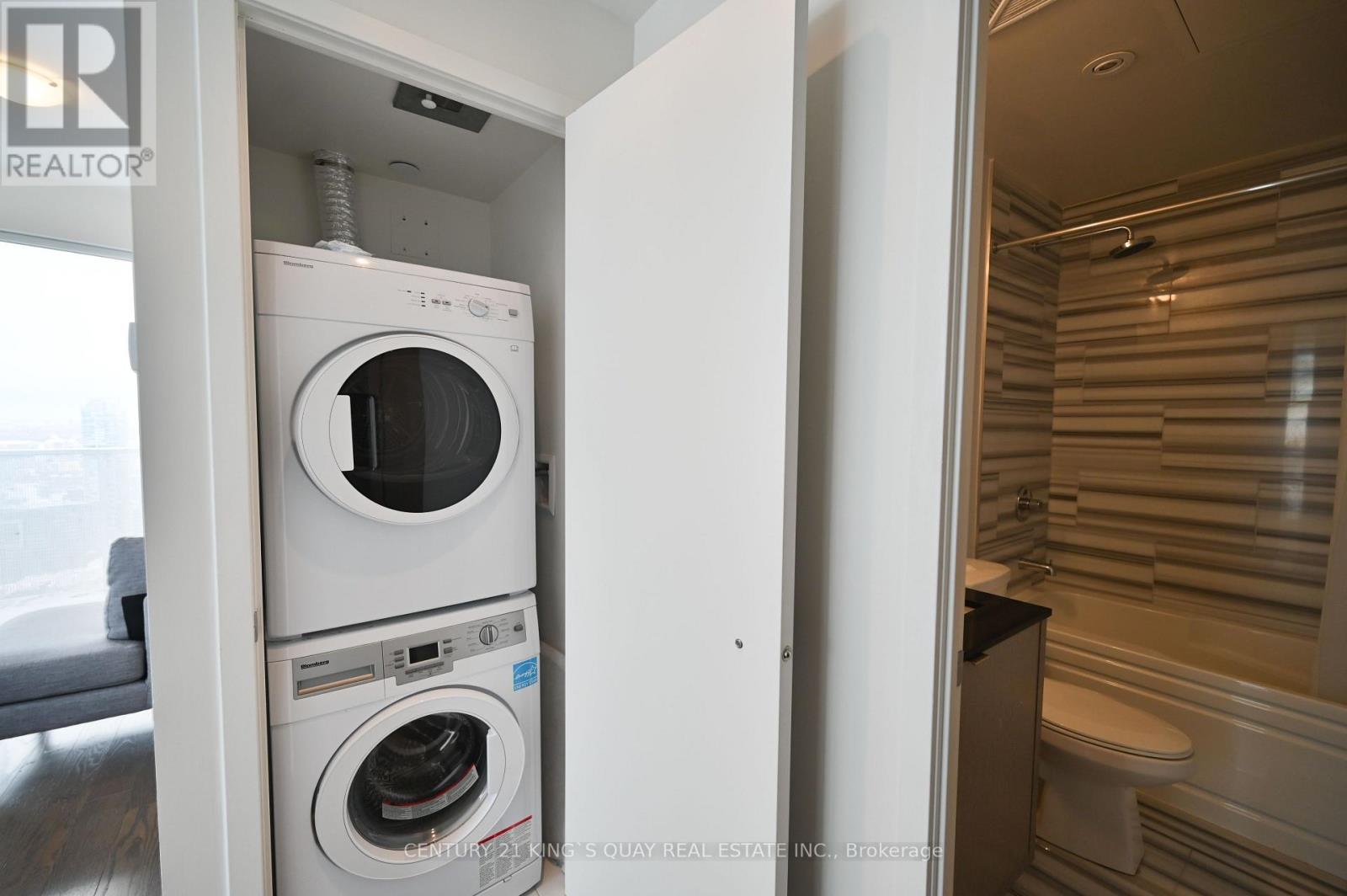 6802 - 88 Harbour Street Property Photo 15