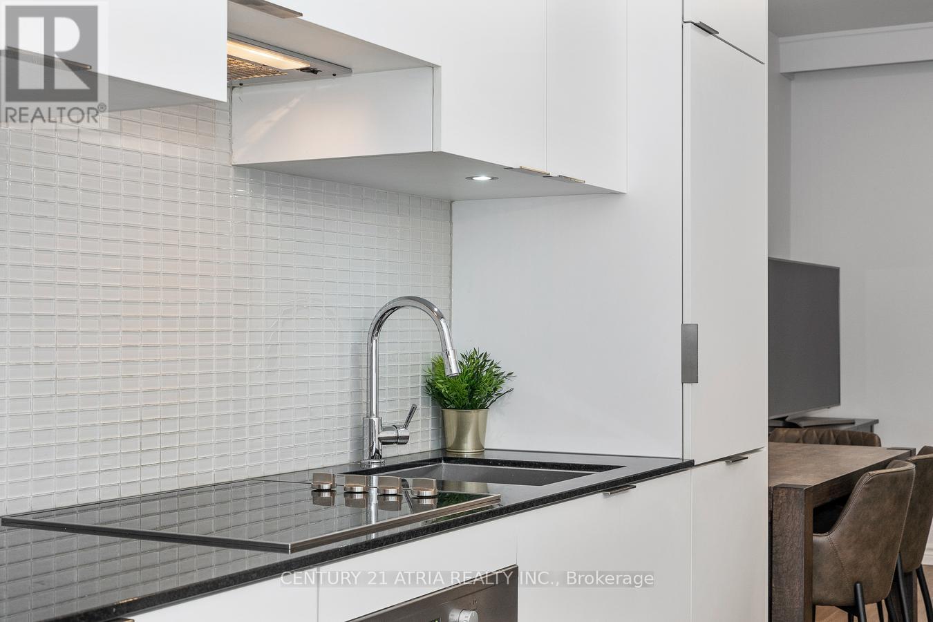 207 - 5 St Joseph Street Property Photo 10
