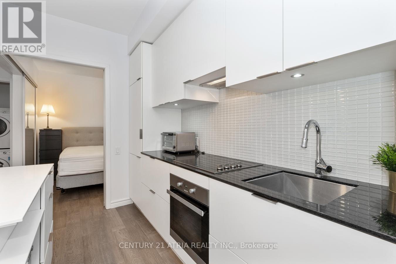 207 - 5 St Joseph Street Property Photo 15