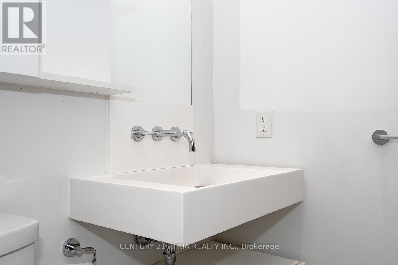 207 - 5 St Joseph Street Property Photo 27