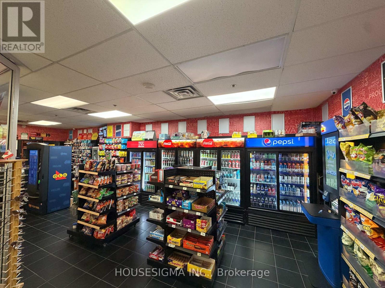 M211 - 777 Bay Street Property Photo 8
