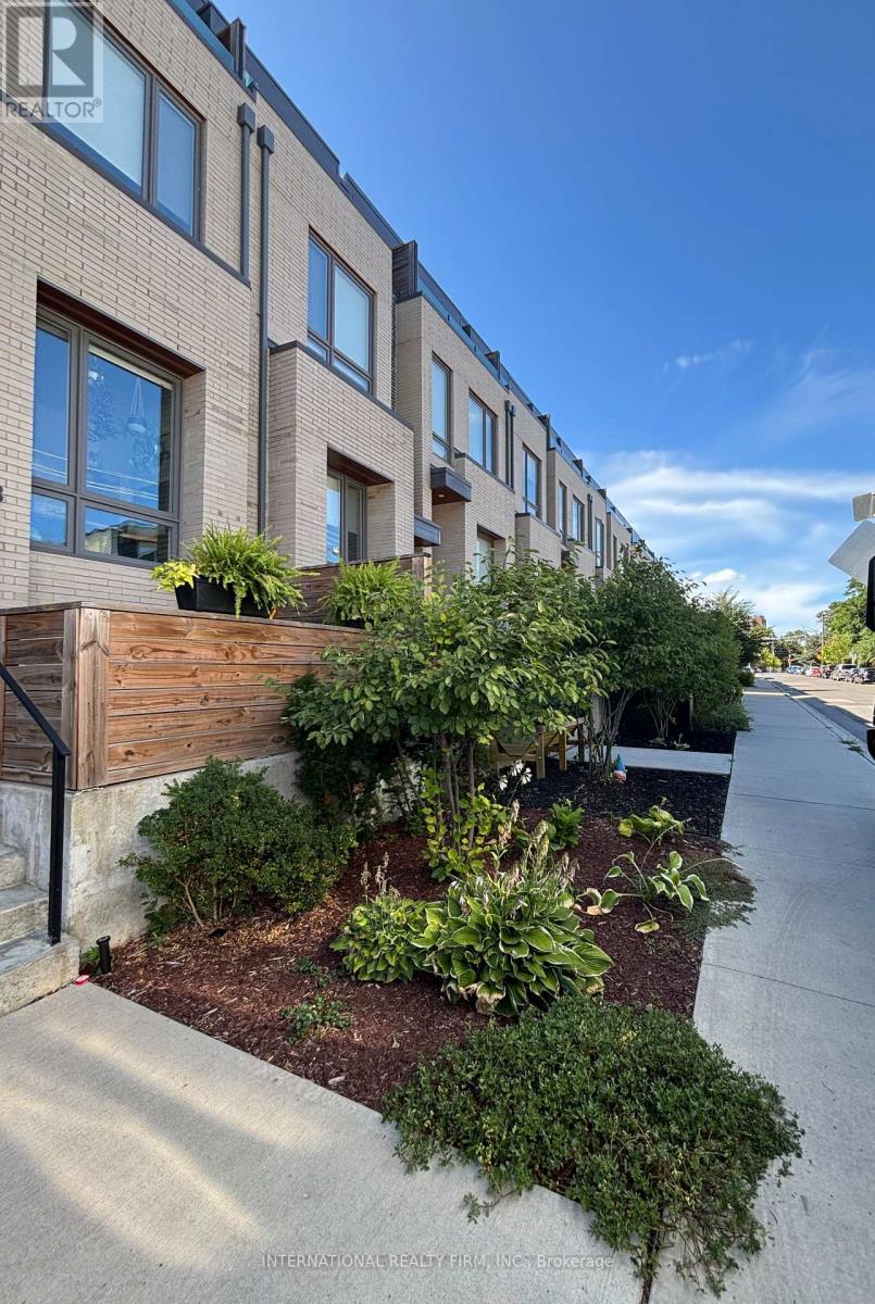48 Perth Avenue Property Photo 1