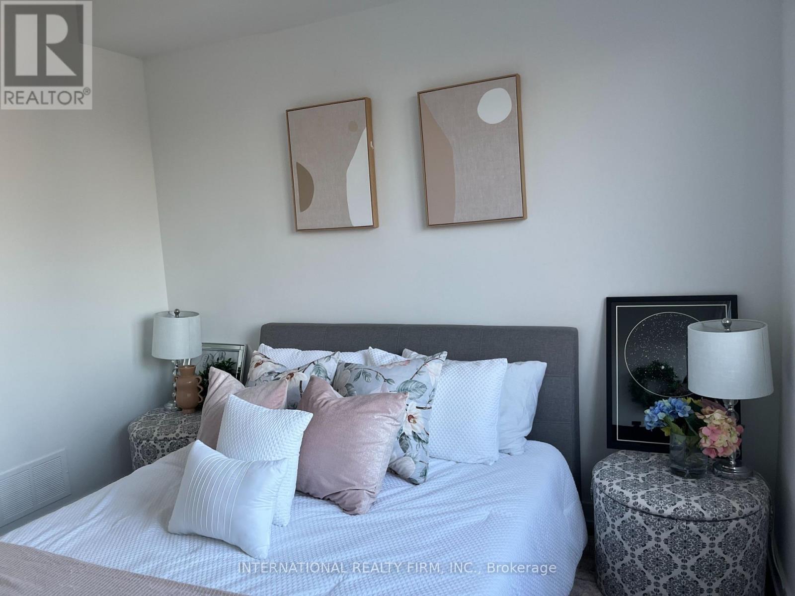 48 Perth Avenue Property Photo 14