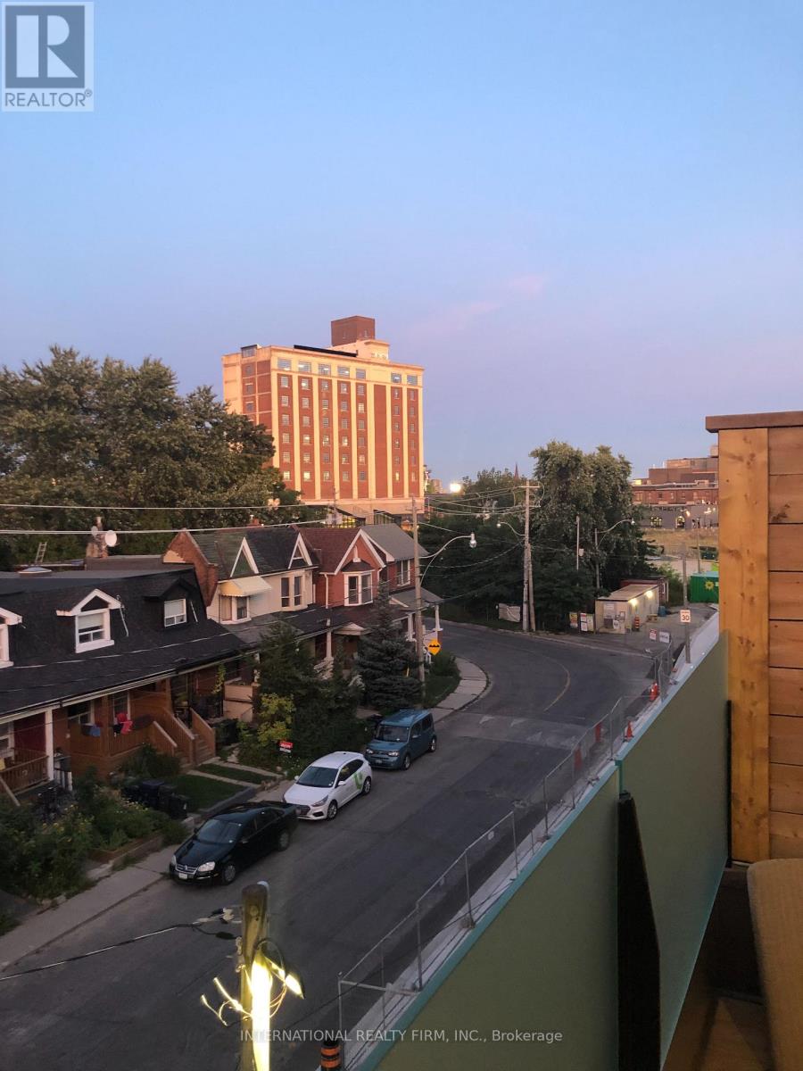 48 Perth Avenue Property Photo 19