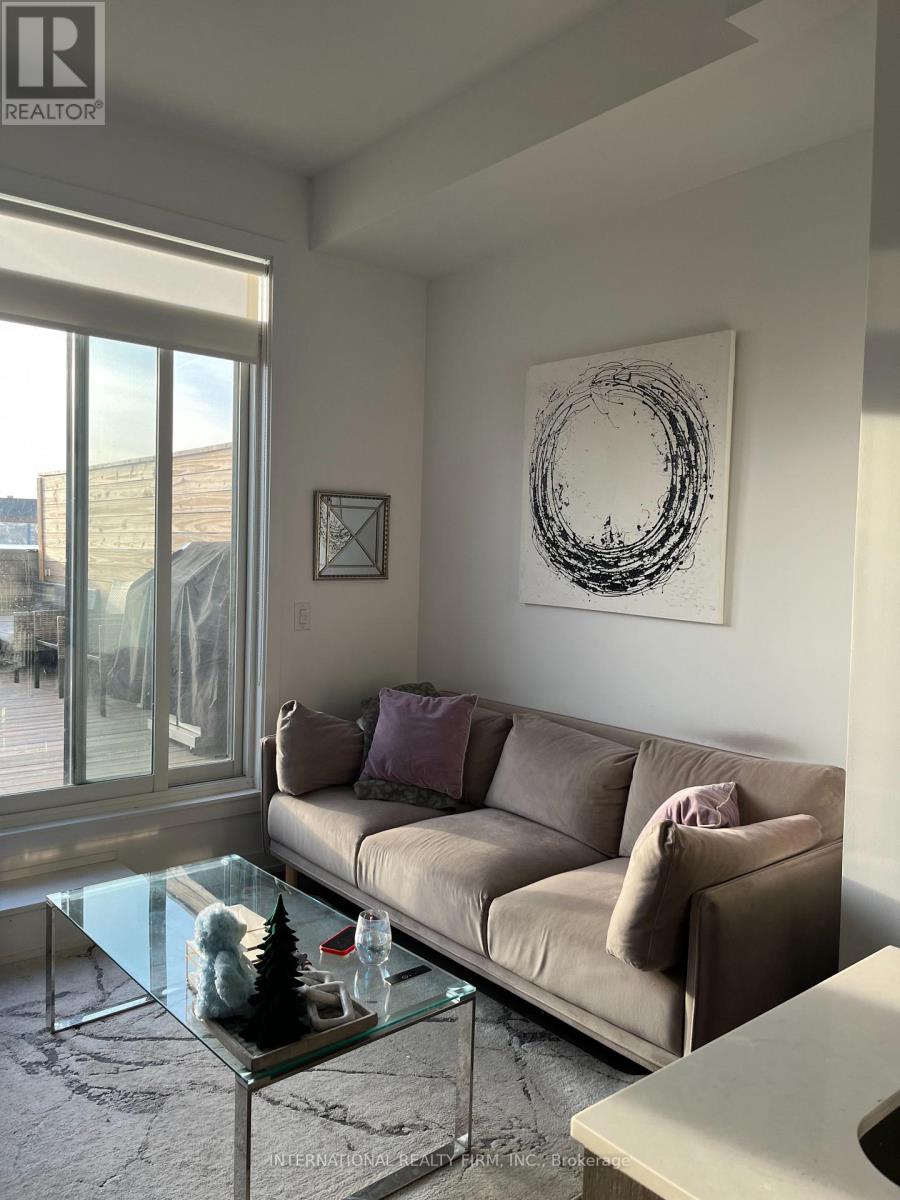 48 Perth Avenue Property Photo 23