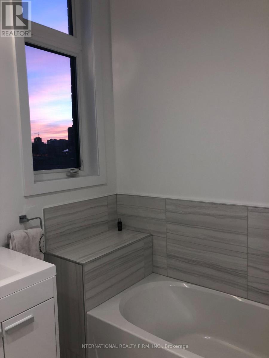 48 Perth Avenue Property Photo 34