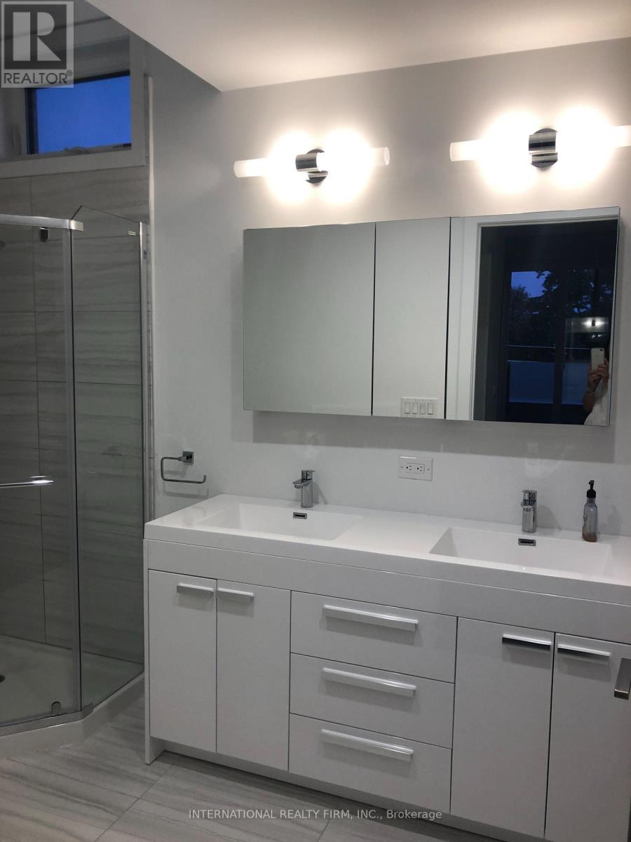48 Perth Avenue Property Photo 37