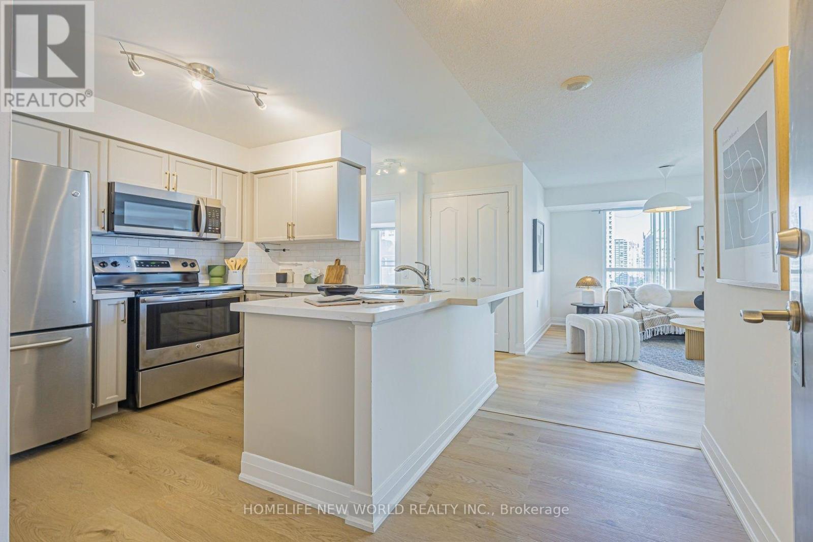 1501 - 21 Hillcrest Avenue Property Photo 1