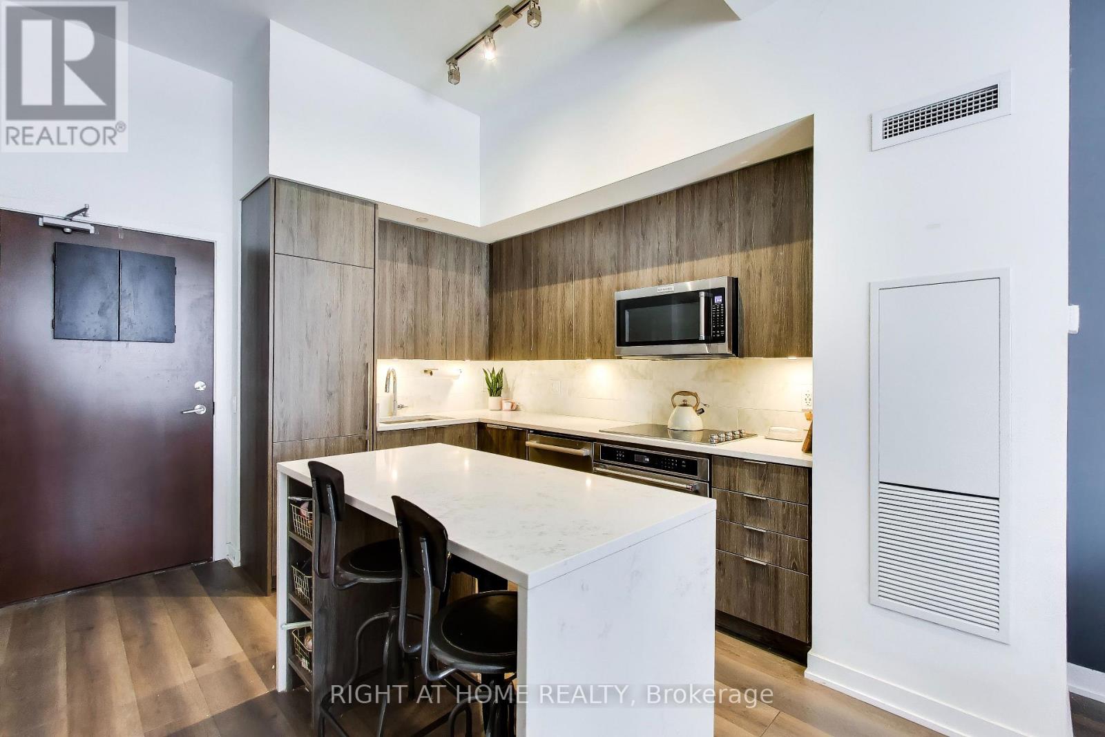 113 - 38 Iannuzzi Street Property Photo 6