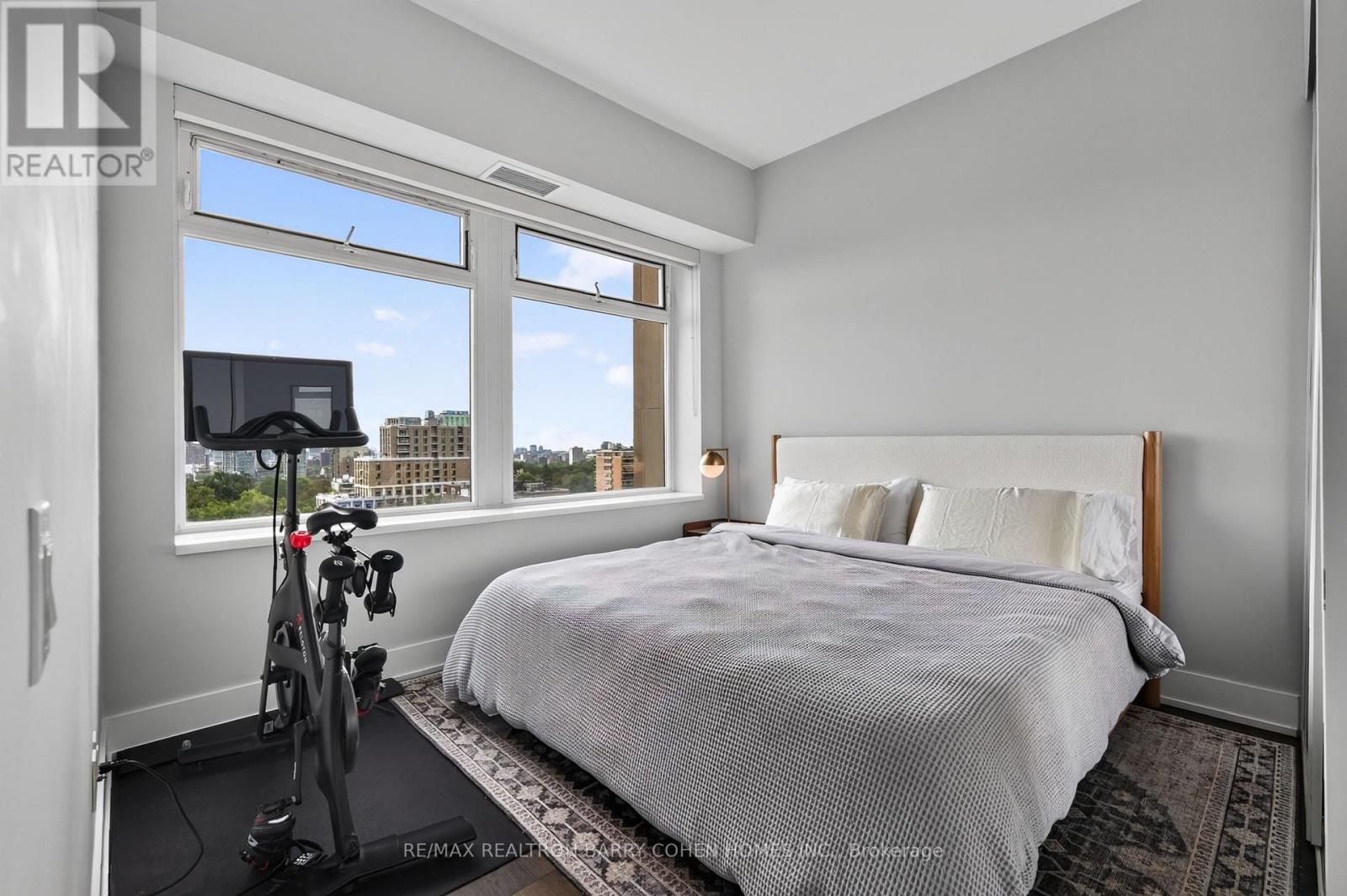 1018 - 111 St Clair Avenue W Property Photo 8