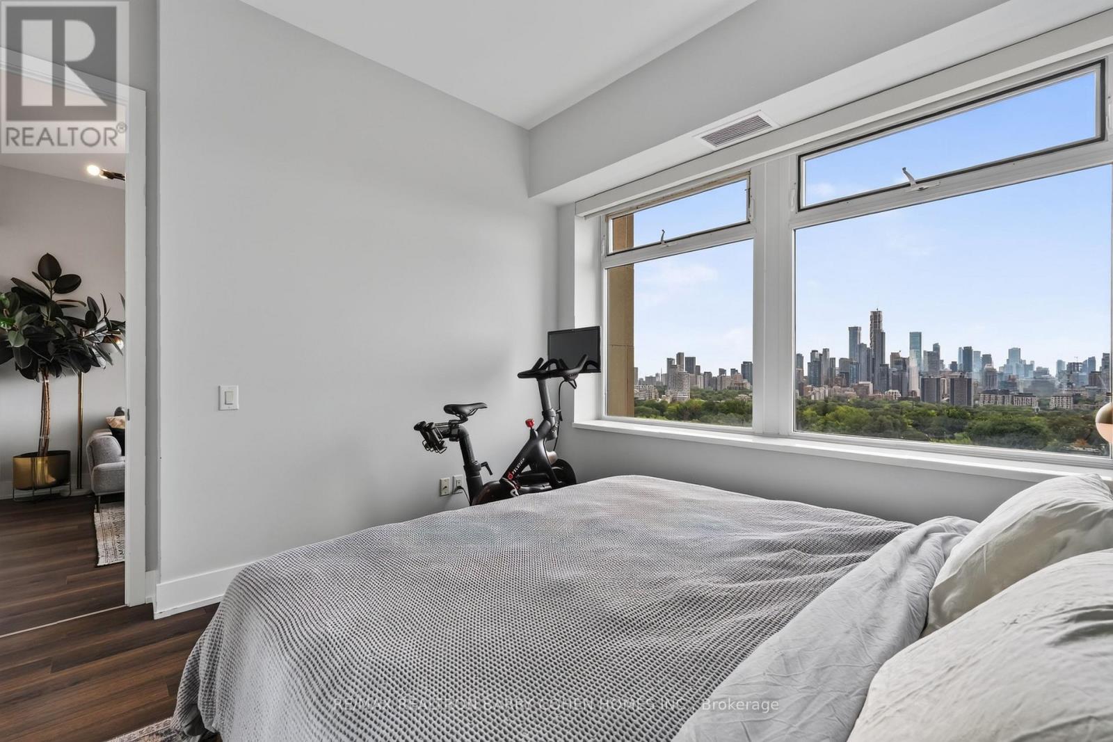 1018 - 111 St Clair Avenue W Property Photo 9
