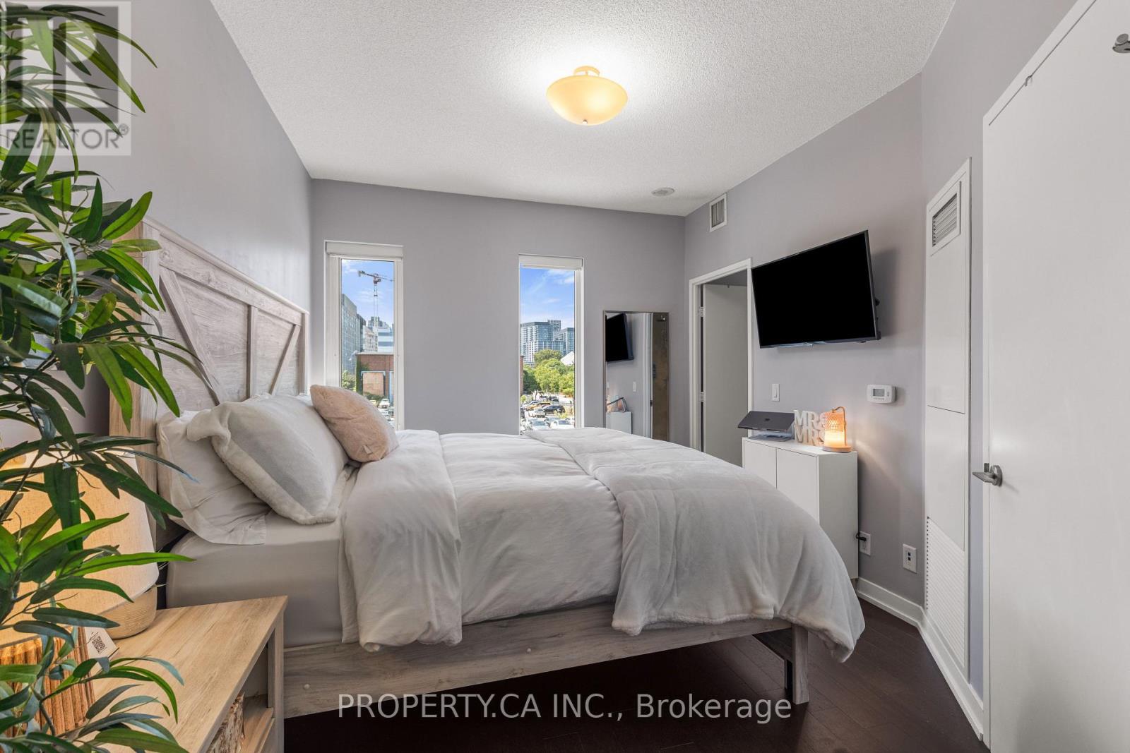 N122 - 120 Bayview Avenue Property Photo 6
