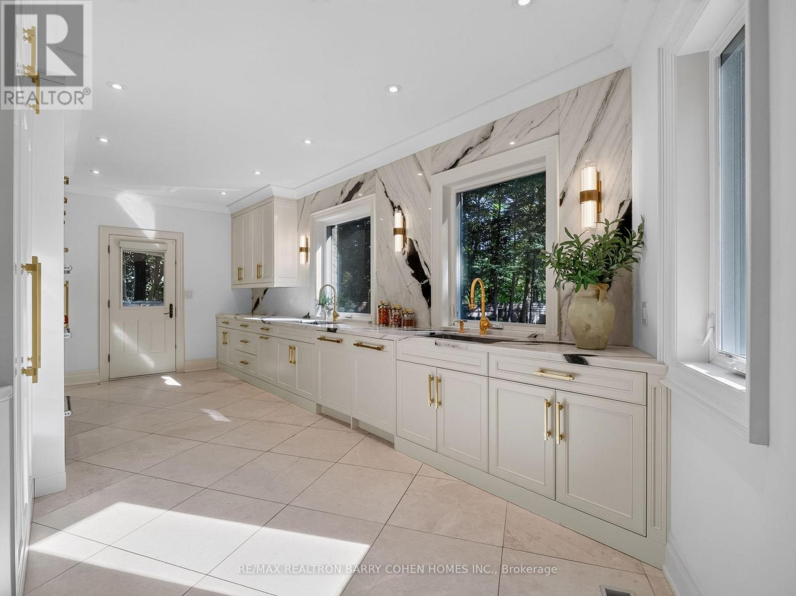 25 Tudor Gate Property Photo 11