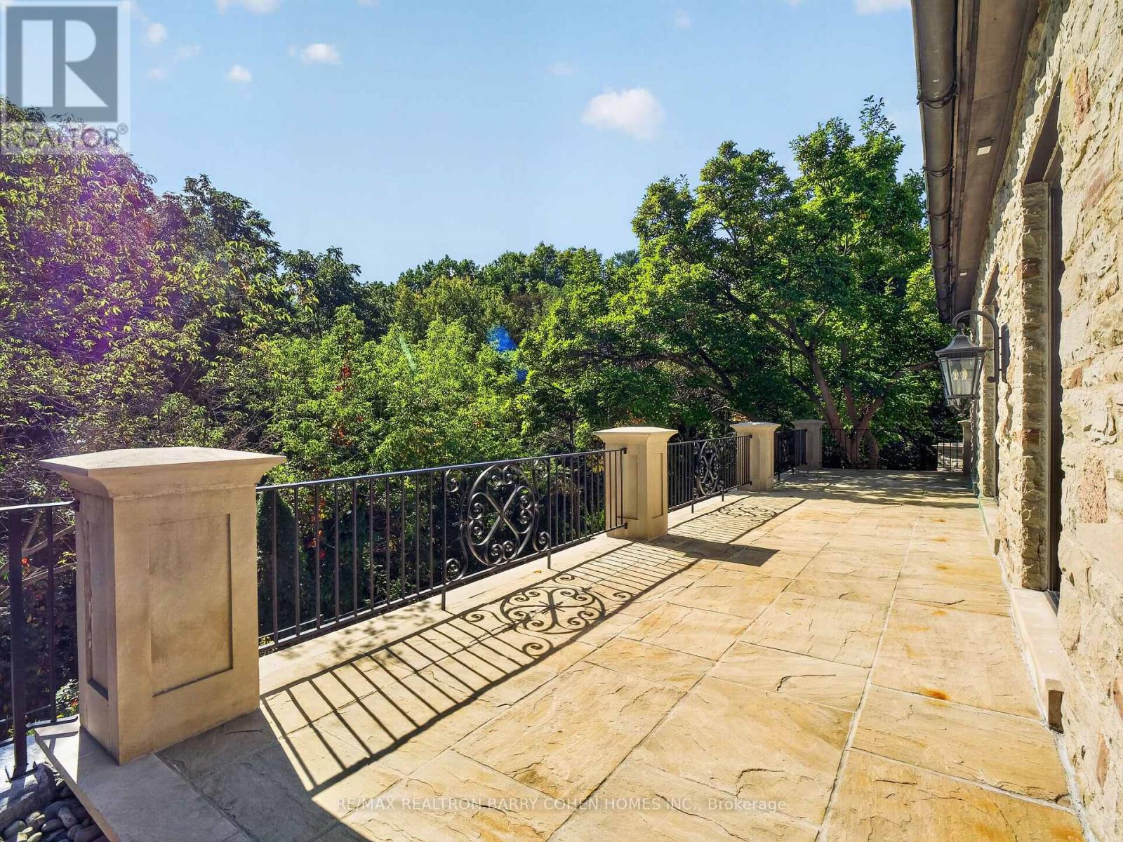 25 Tudor Gate Property Photo 38