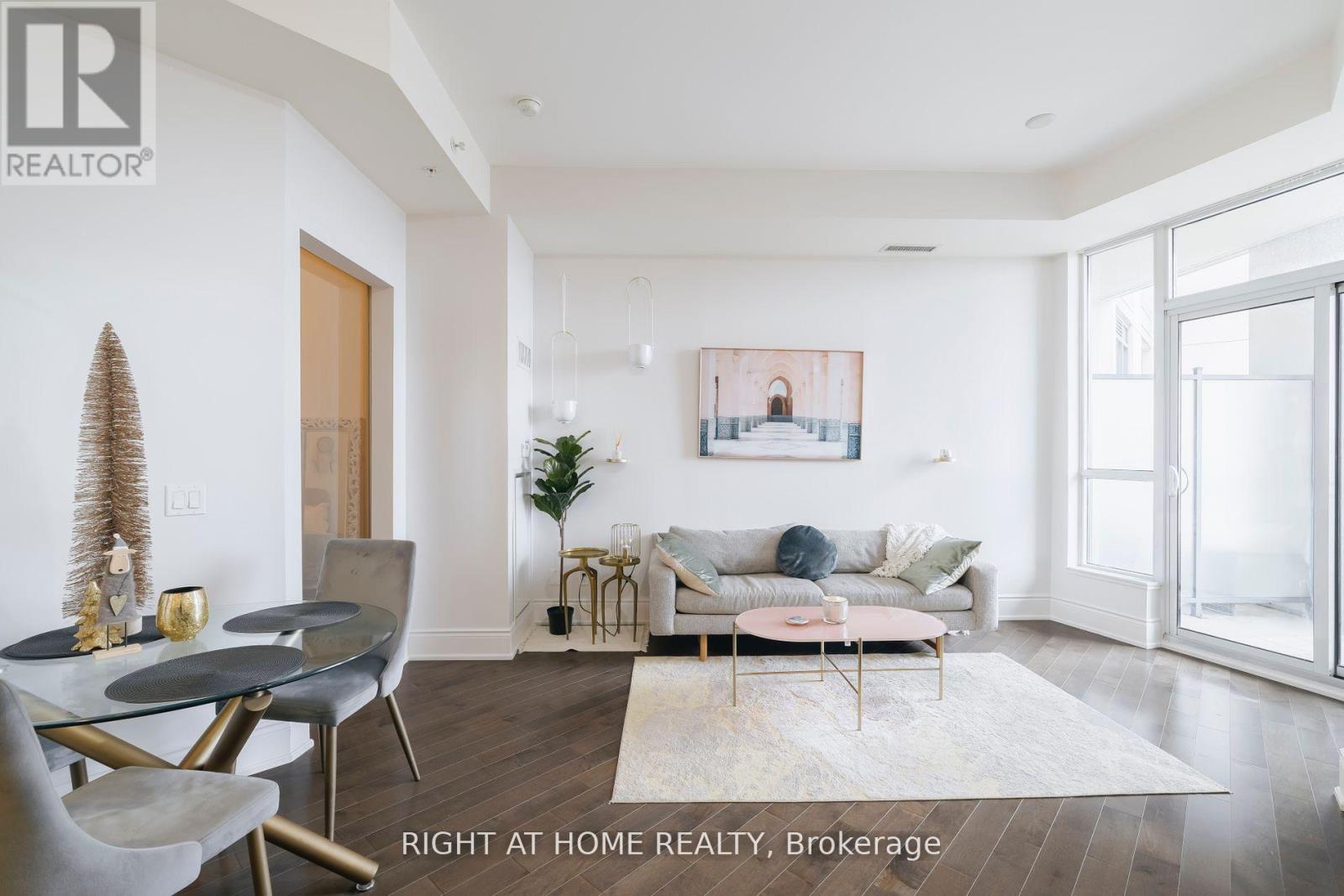 918 - 23 Glebe Road W Property Photo 1