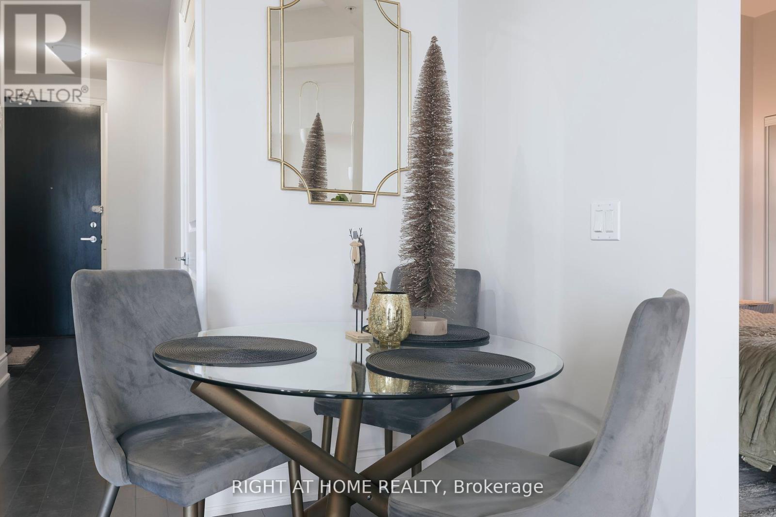 918 - 23 Glebe Road W Property Photo 9