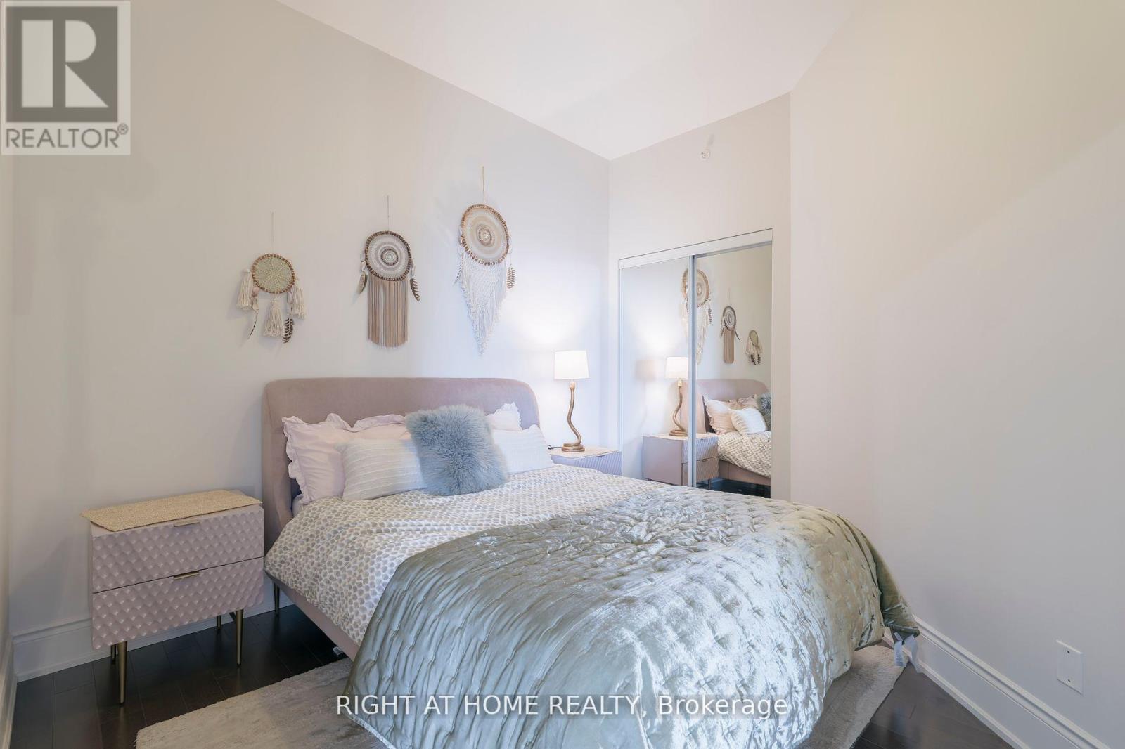 918 - 23 Glebe Road W Property Photo 10