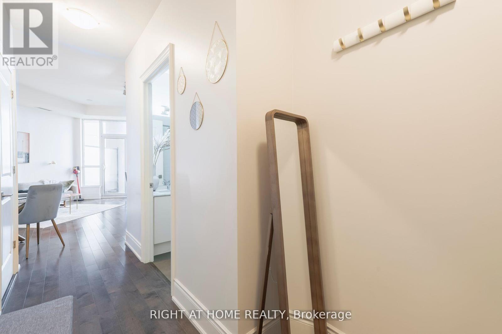 918 - 23 Glebe Road W Property Photo 13