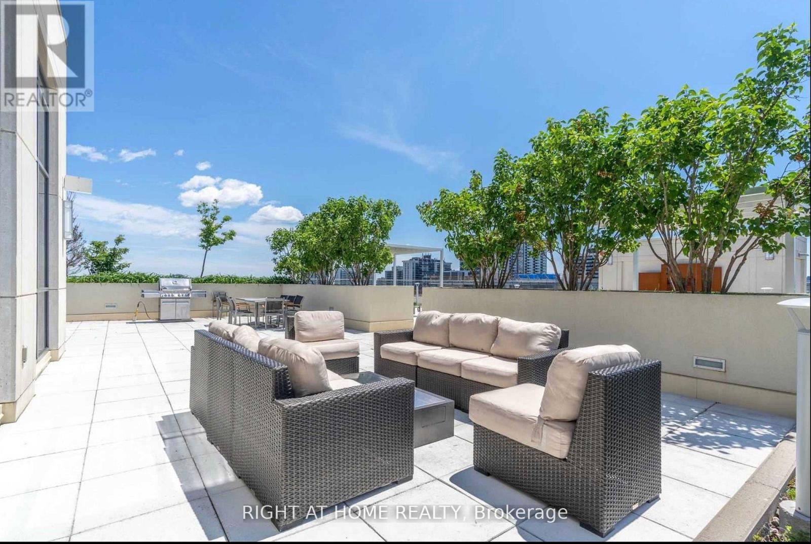 918 - 23 Glebe Road W Property Photo 18