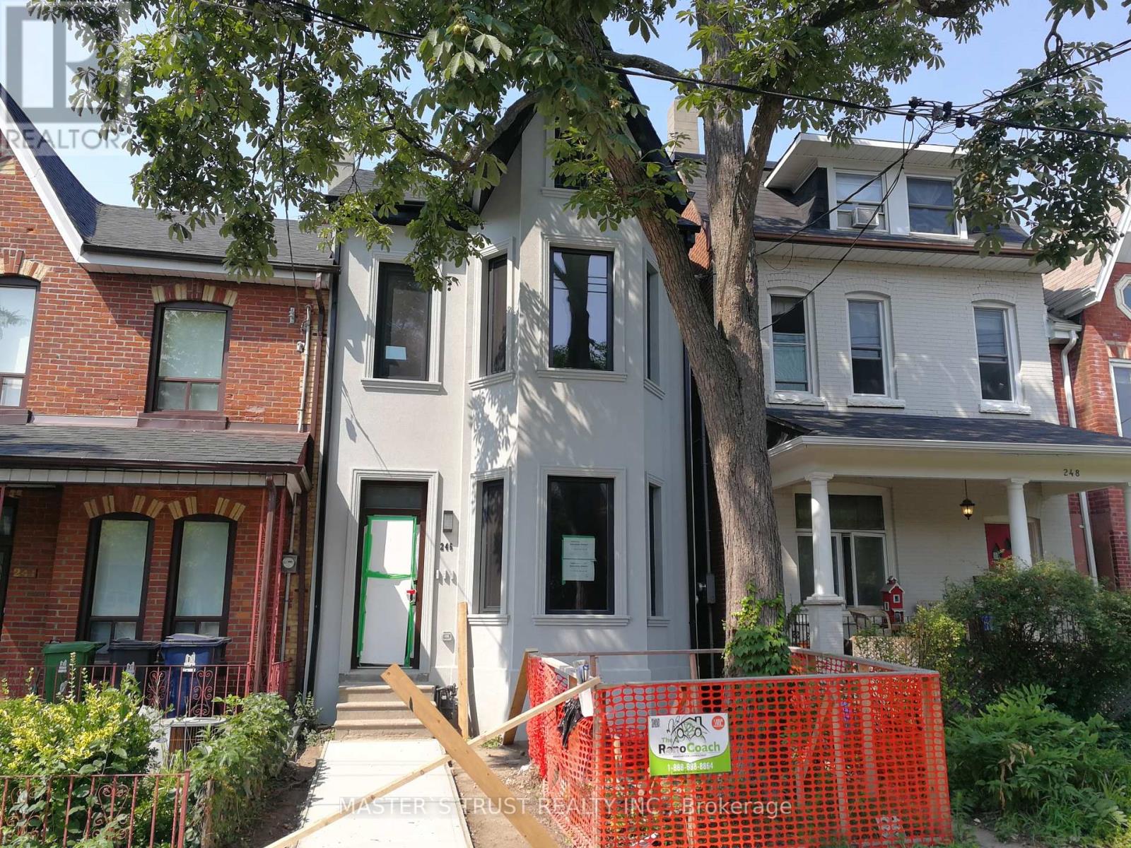 Lowunit - 246 Lippincott Street Property Photo 1