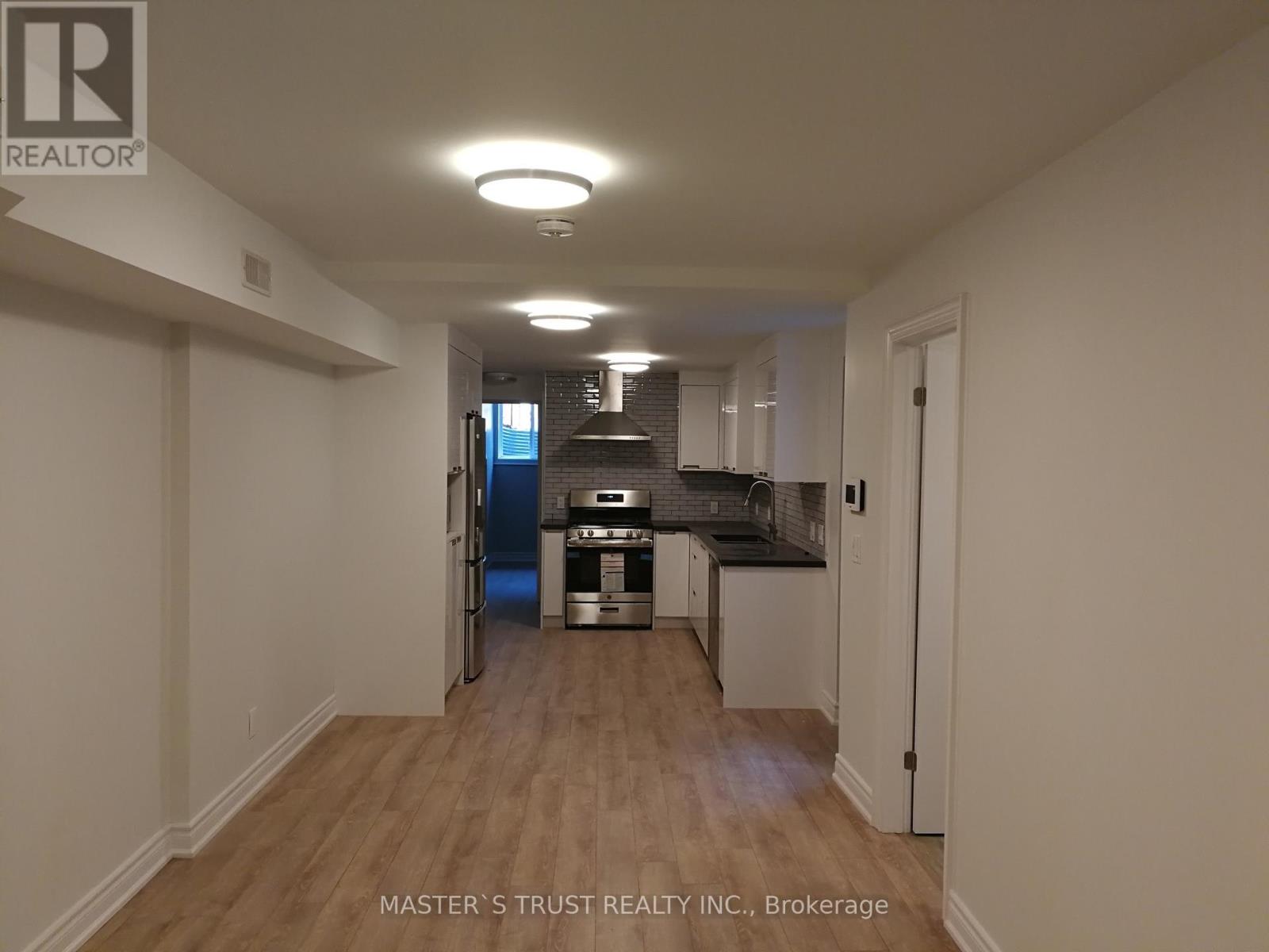 Lowunit - 246 Lippincott Street Property Photo 3