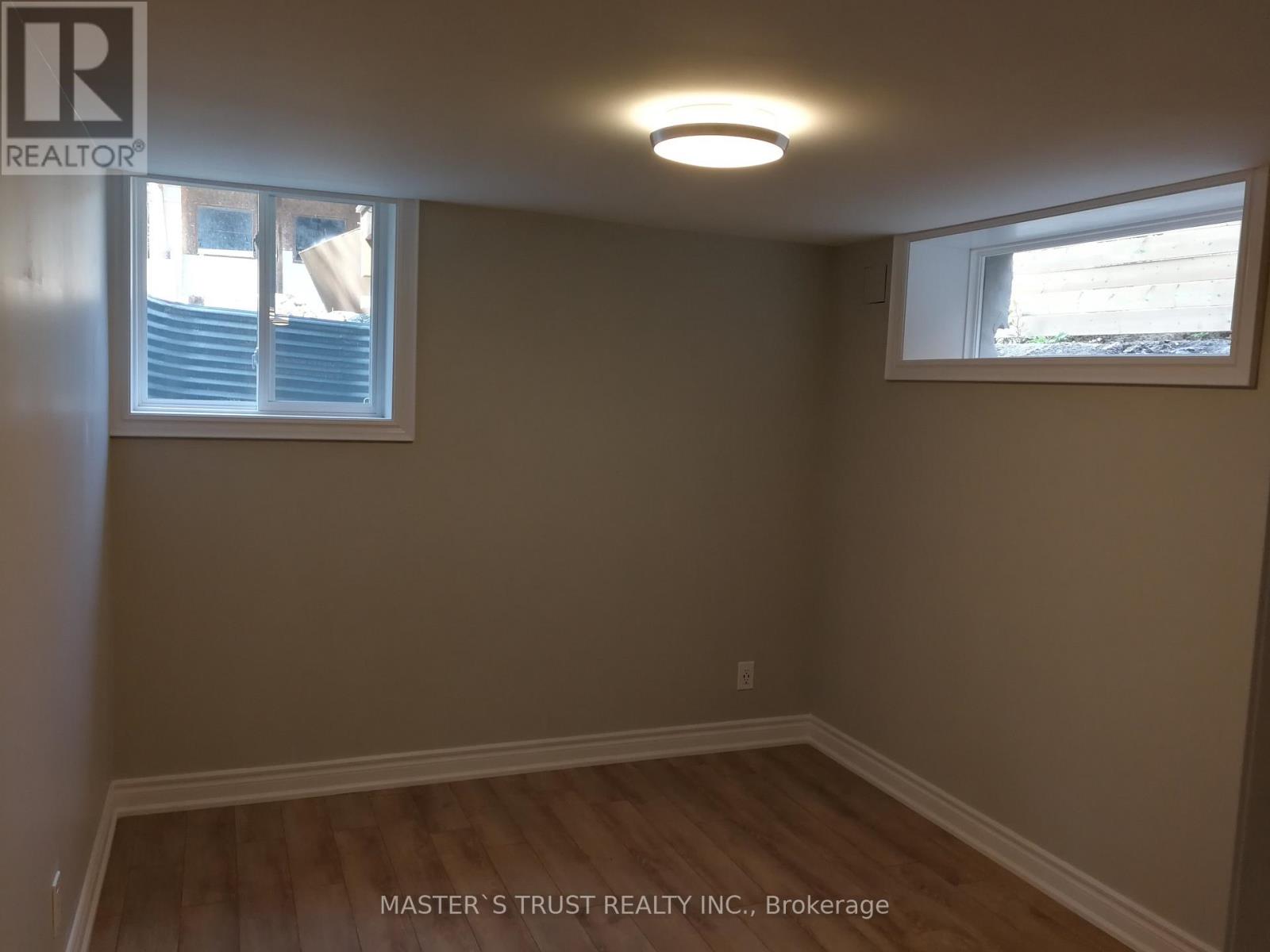 Lowunit - 246 Lippincott Street Property Photo 7
