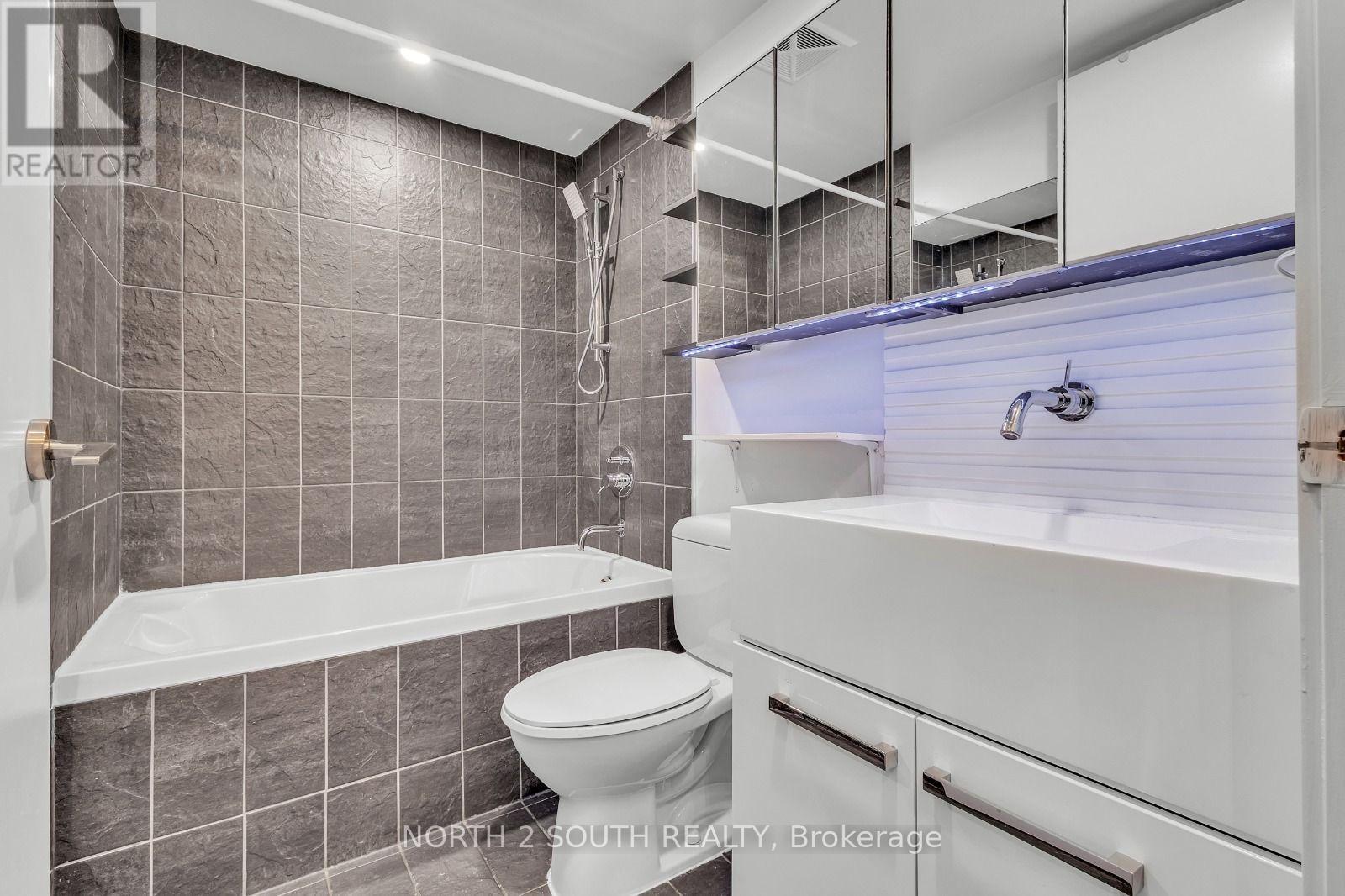 524 - 55 Stewart Street Property Photo 12