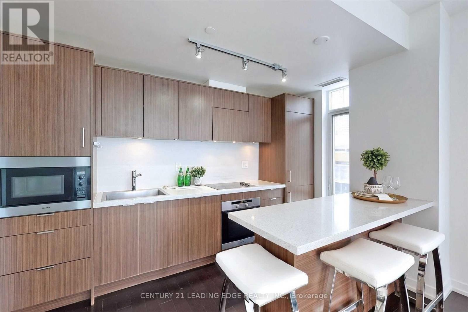 1702 - 21 Widmer Street Property Photo 11