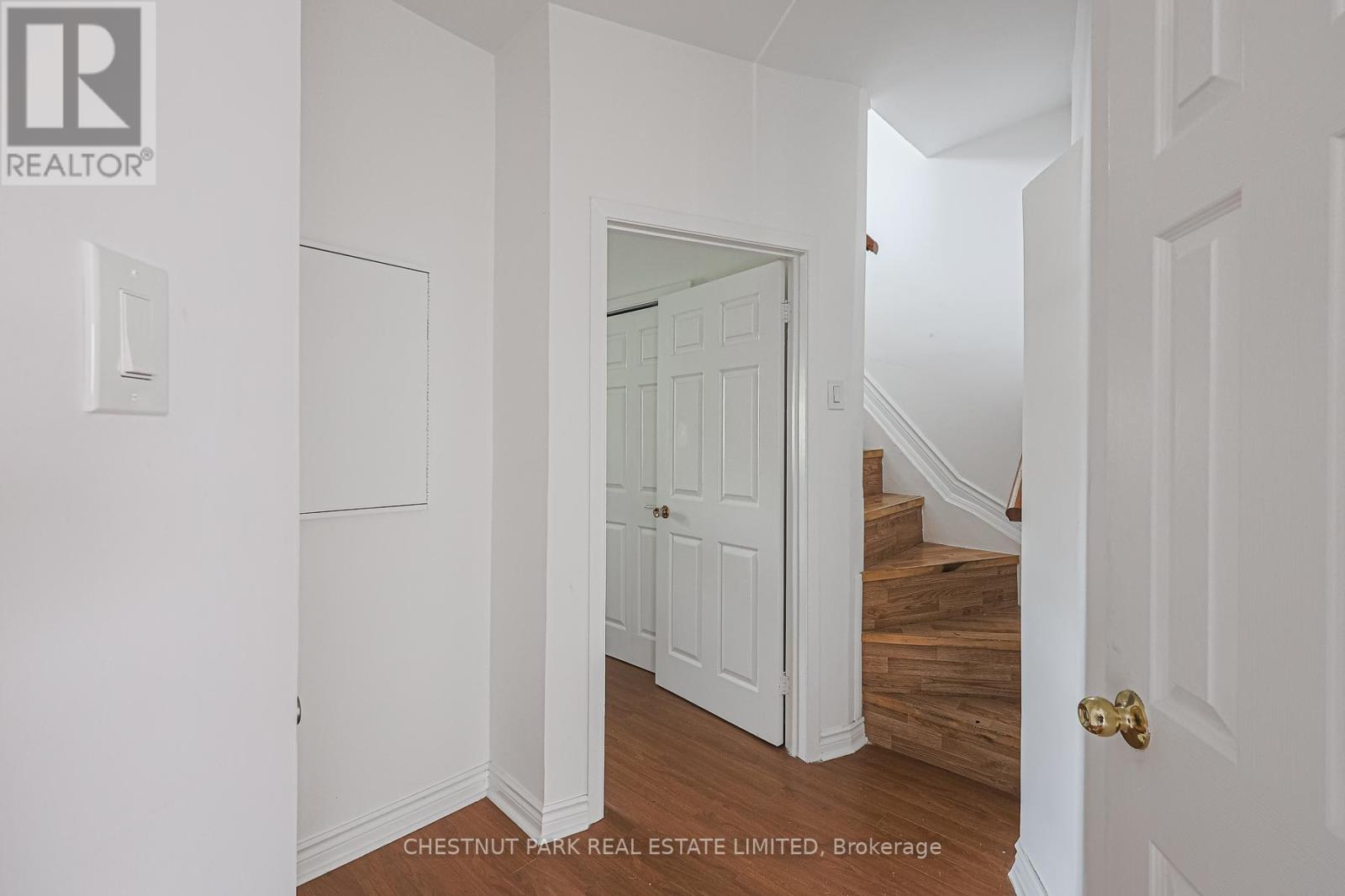 2 - 677 Queen Street W Property Photo 4
