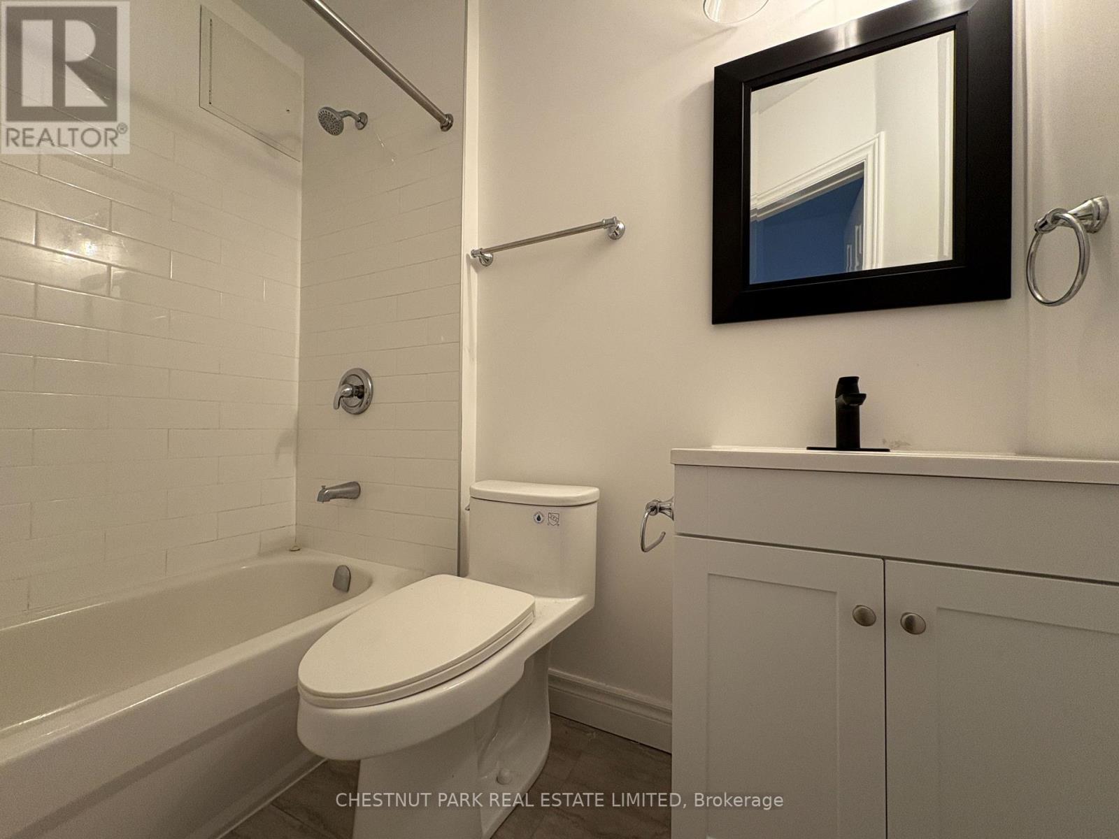 2 - 677 Queen Street W Property Photo 10