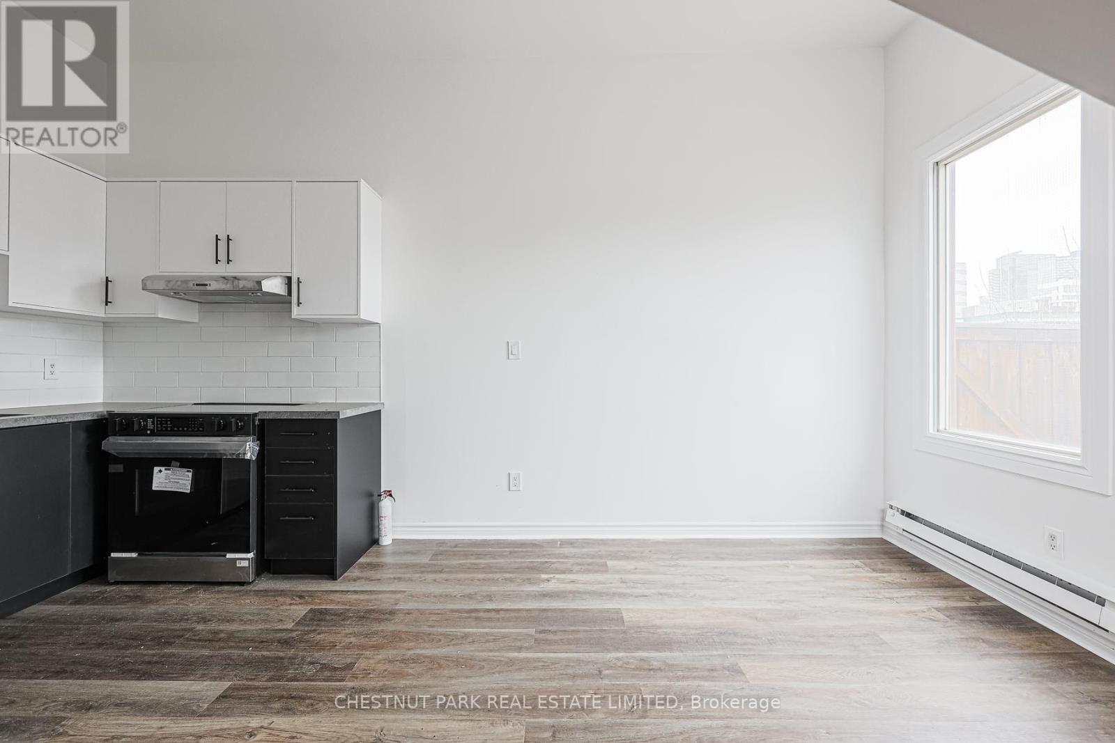 2 - 677 Queen Street W Property Photo 13