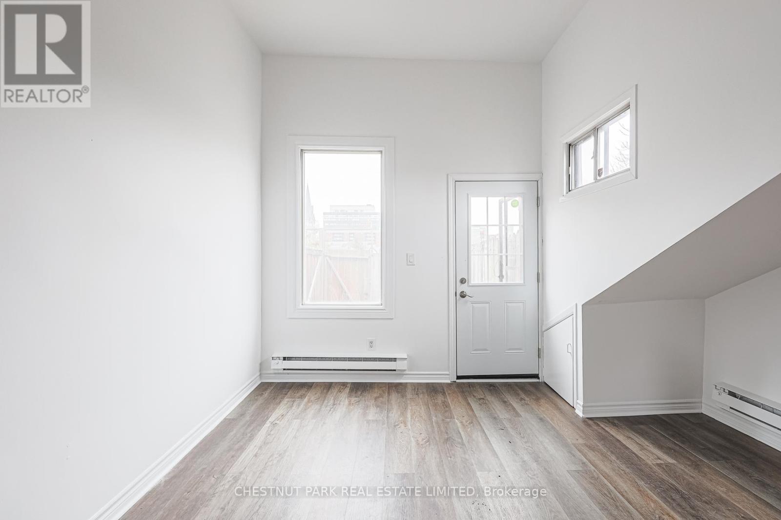 2 - 677 Queen Street W Property Photo 14