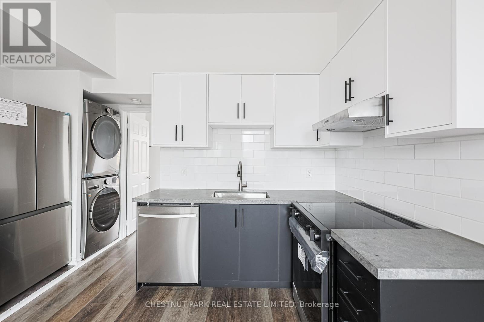 2 - 677 Queen Street W Property Photo 15