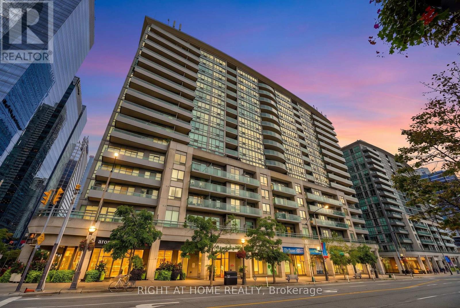 701 - 51 Lower Simcoe Street Property Photo 1