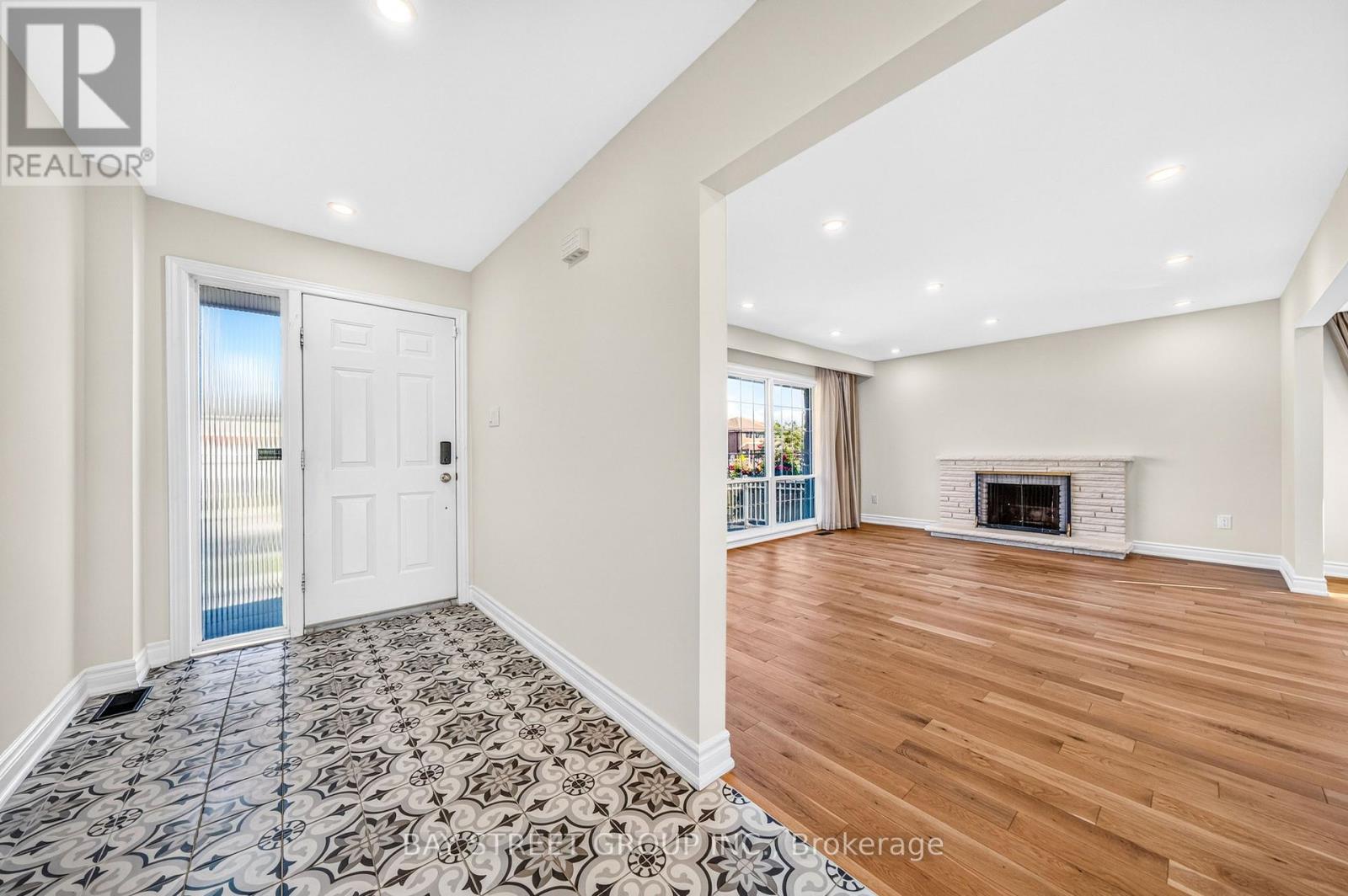 203 Cassandra Boulevard Property Photo 5