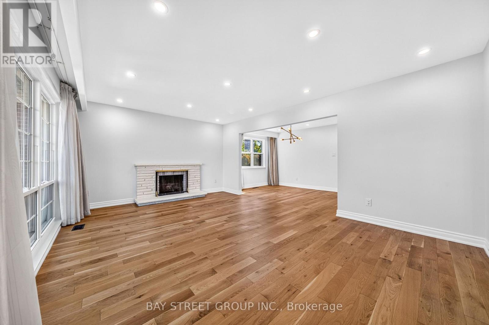203 Cassandra Boulevard Property Photo 8