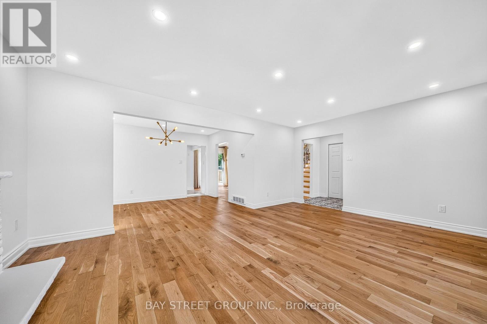 203 Cassandra Boulevard Property Photo 10