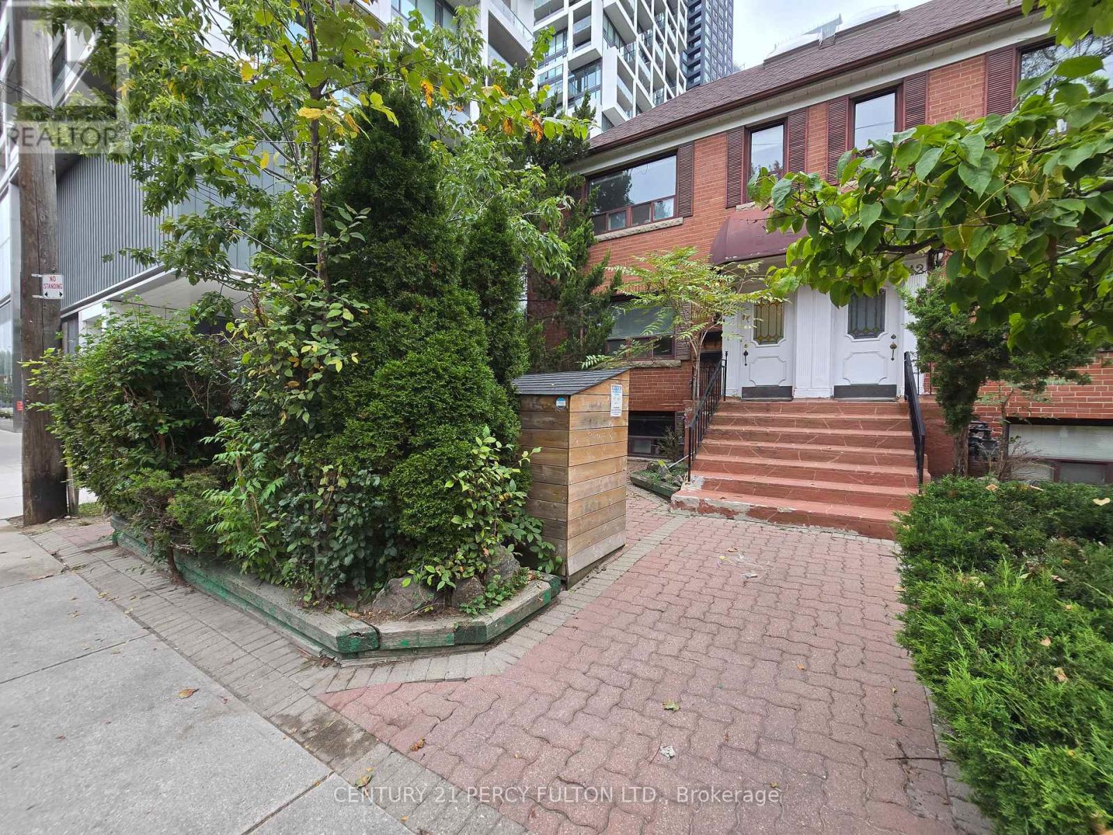 40 B - 40 HILLSDALE AVENUE E Property Photo 1