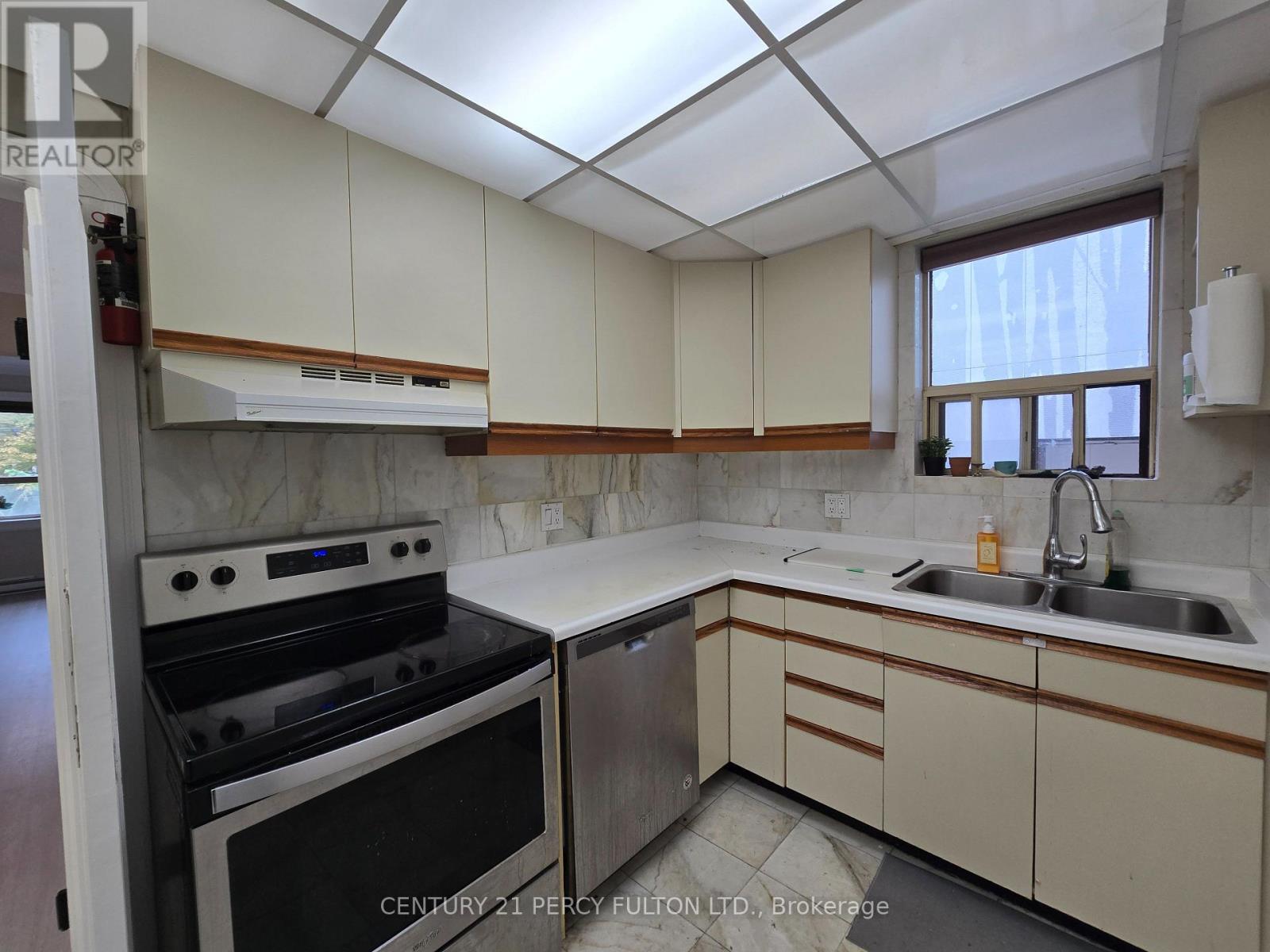 40 B - 40 Hillsdale Avenue E Property Photo 5
