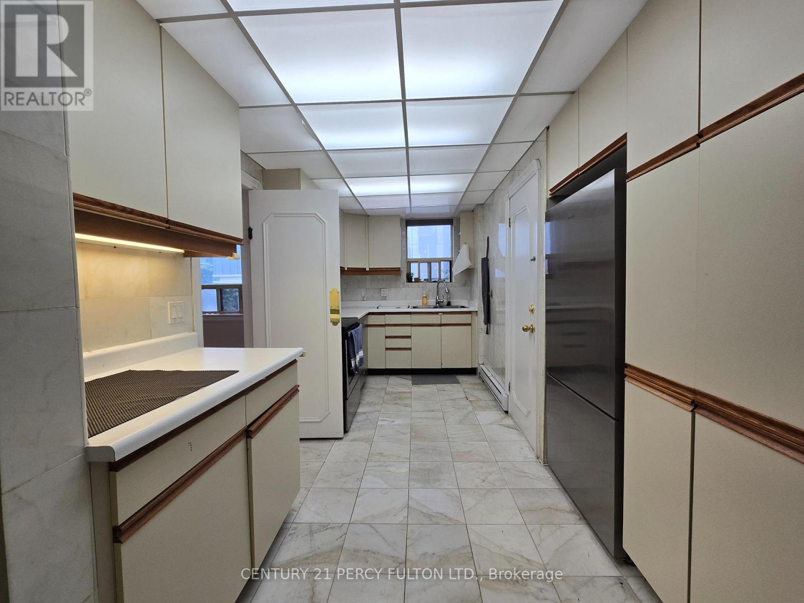 40 B - 40 Hillsdale Avenue E Property Photo 8
